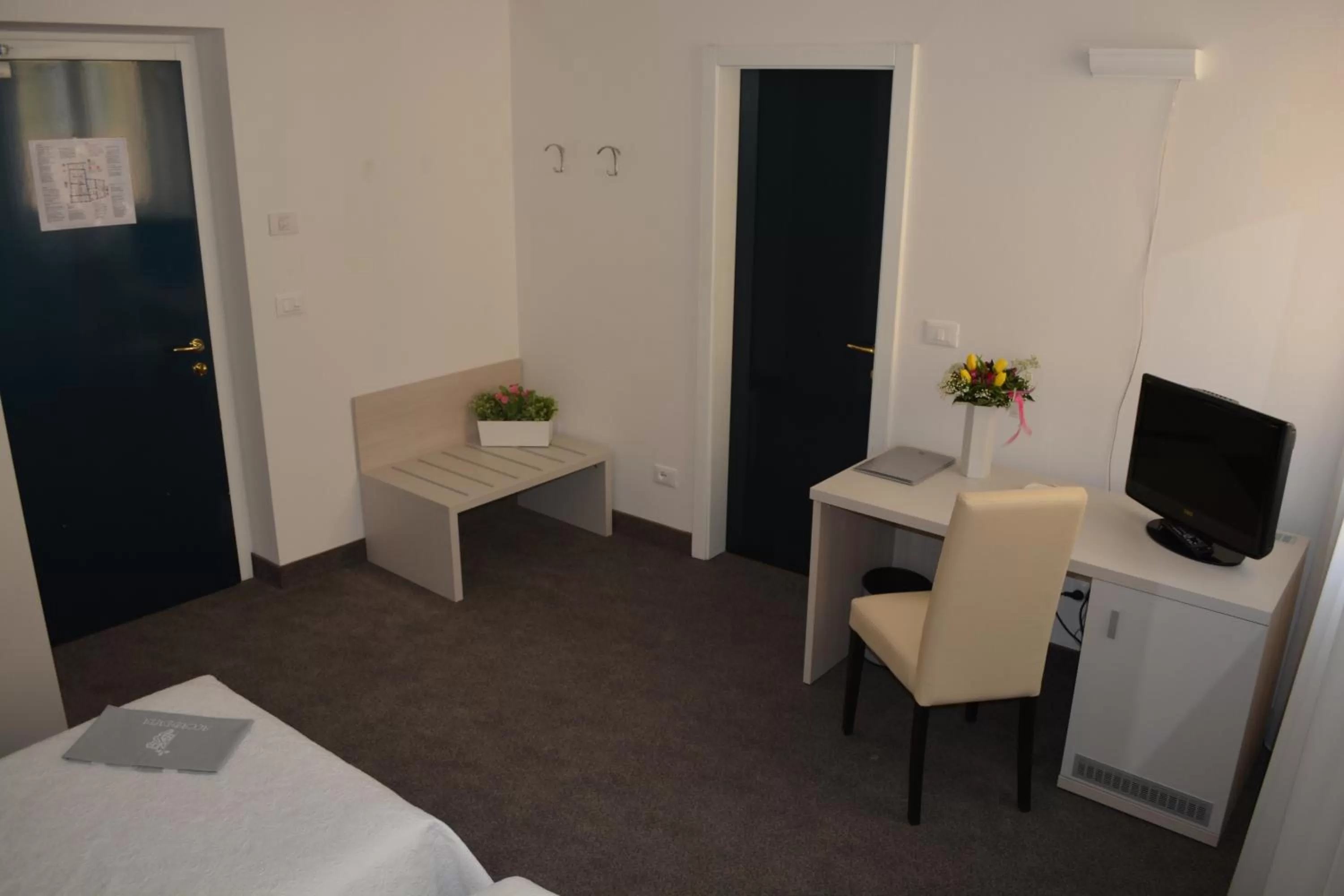 Photo of the whole room, Bed in Albergo Accademia