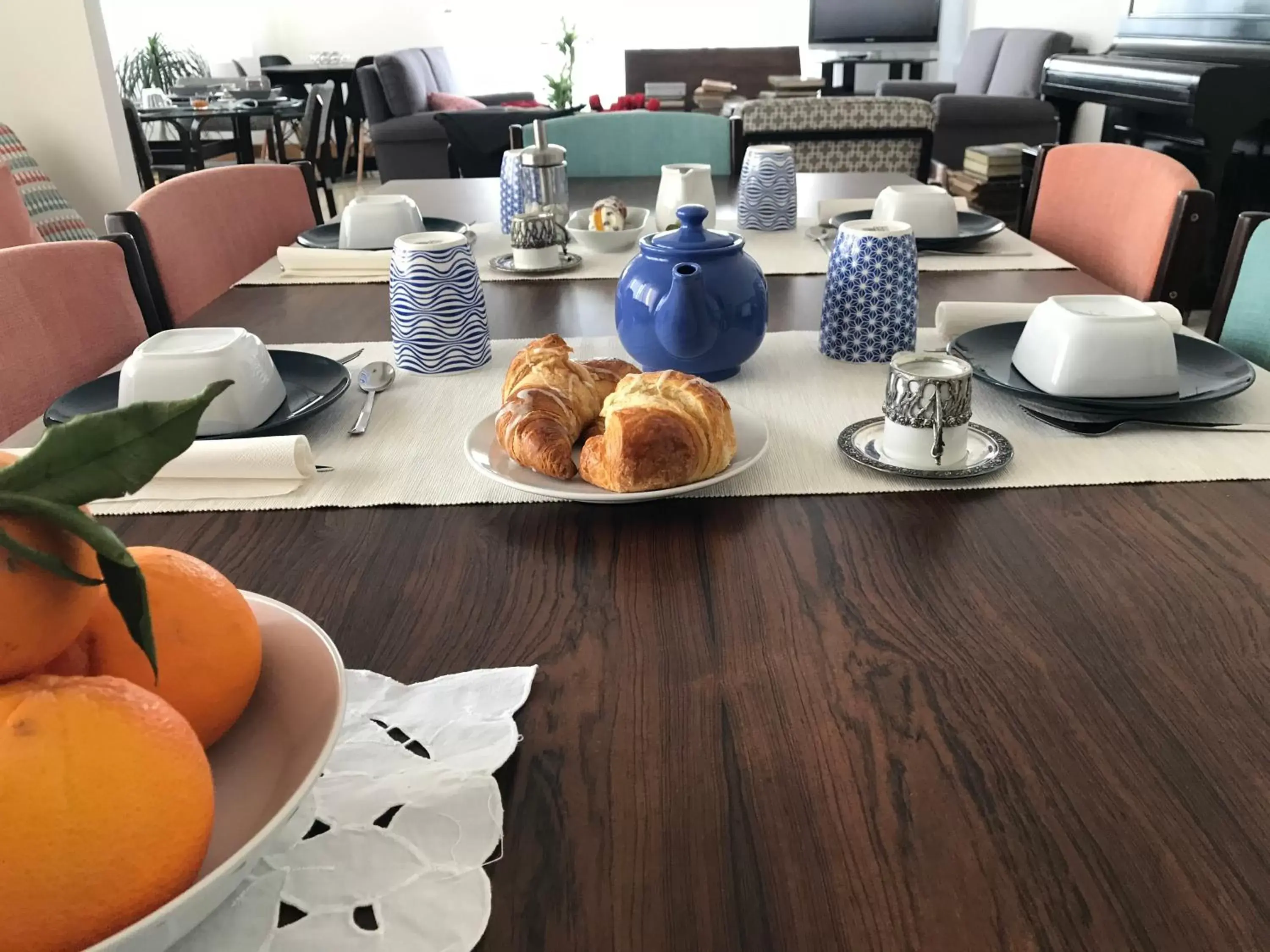 Italian breakfast in B&B Questa casa non e'un albergo