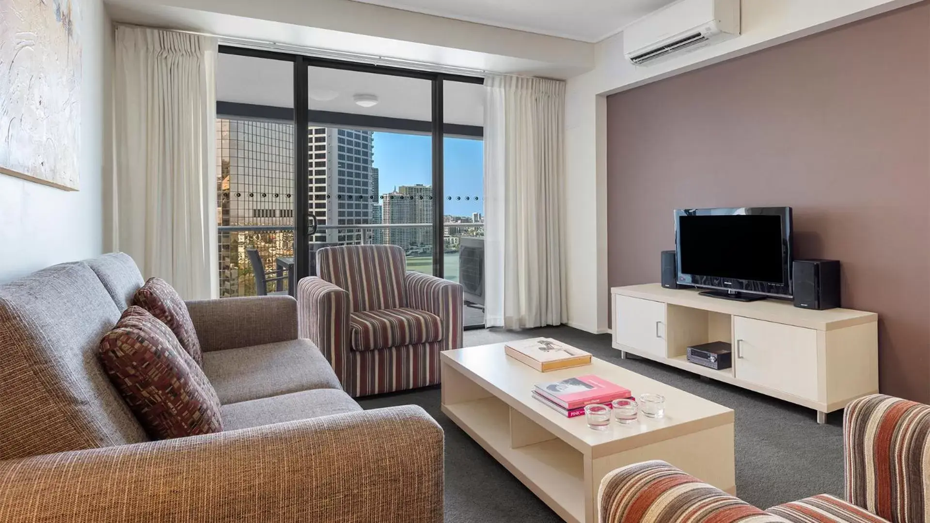 Living room, Seating Area in Oaks Brisbane on Felix Suites