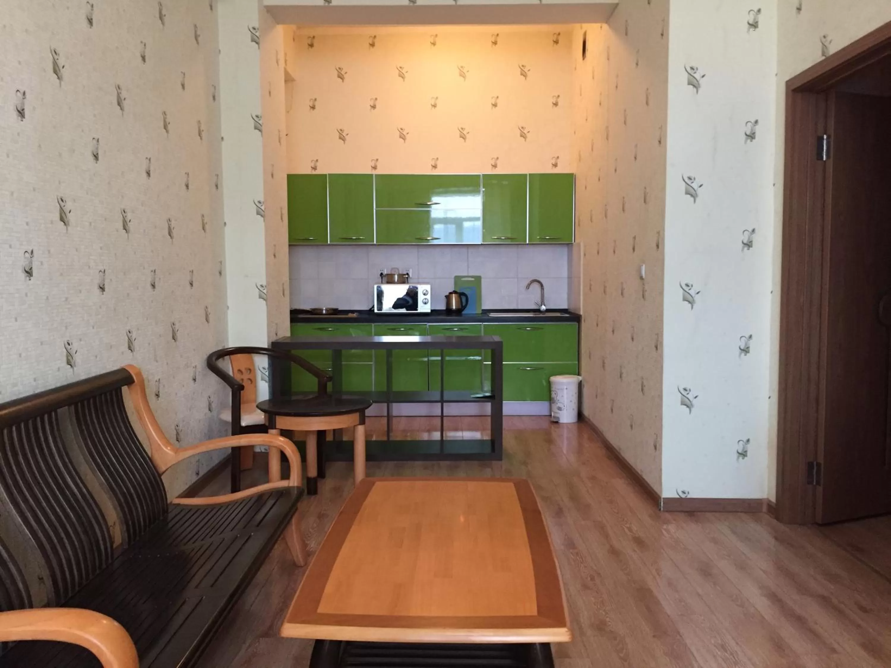 Dining area, Kitchen/Kitchenette in Tsolmon's Serviced Apartments