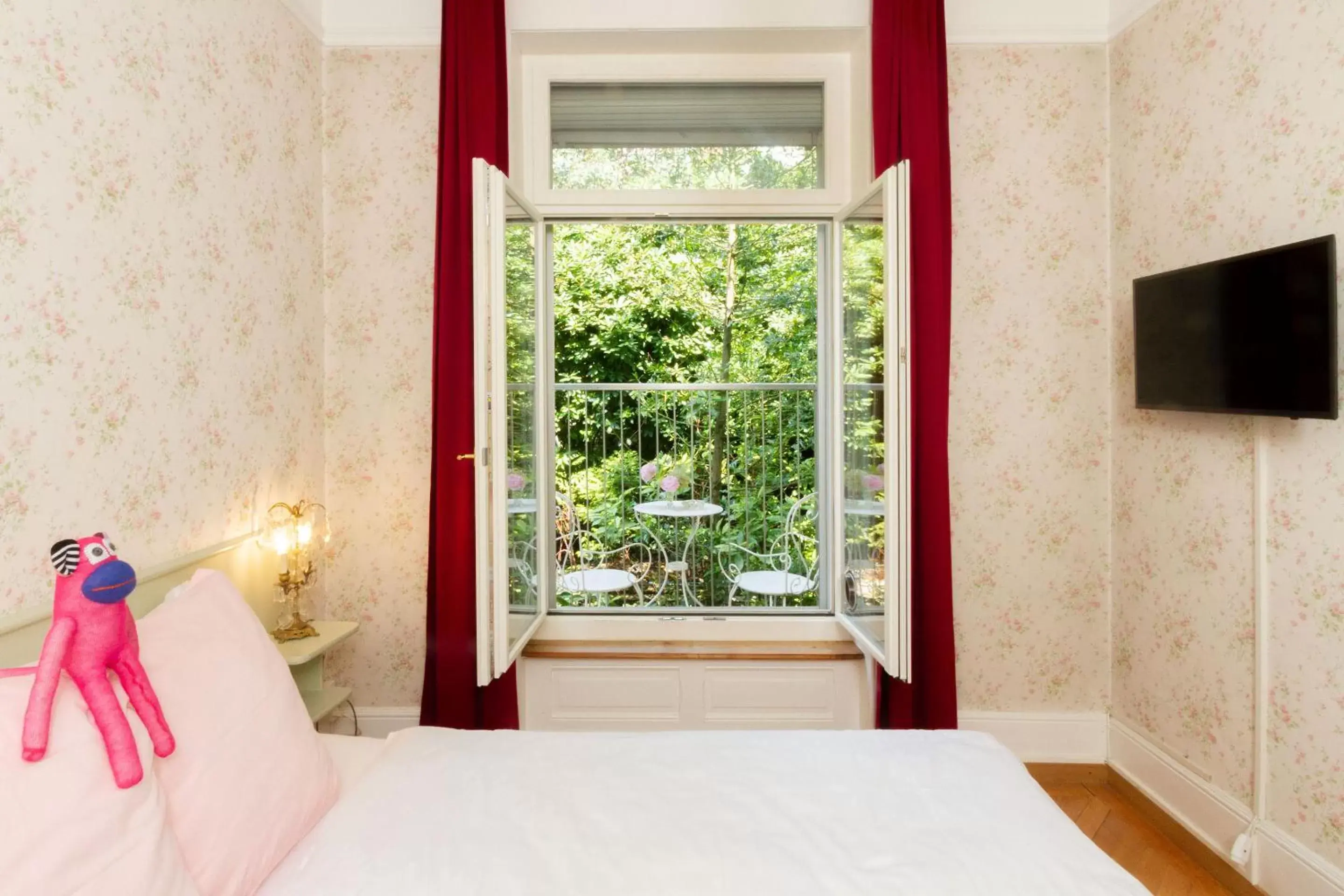 Photo of the whole room, Bed in Hotel Beau Séjour Lucerne