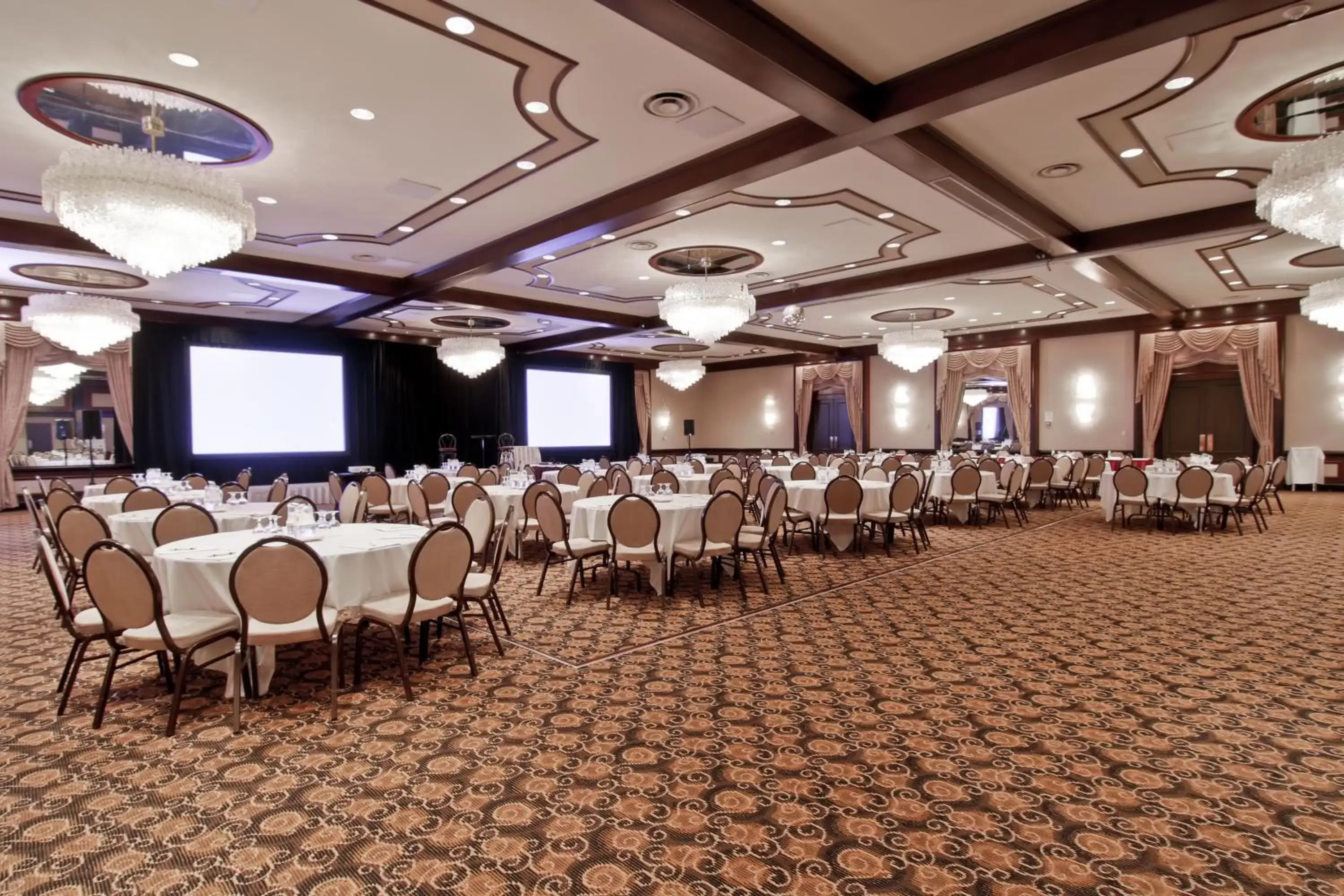 Banquet/Function facilities in Chateau Lacombe Hotel