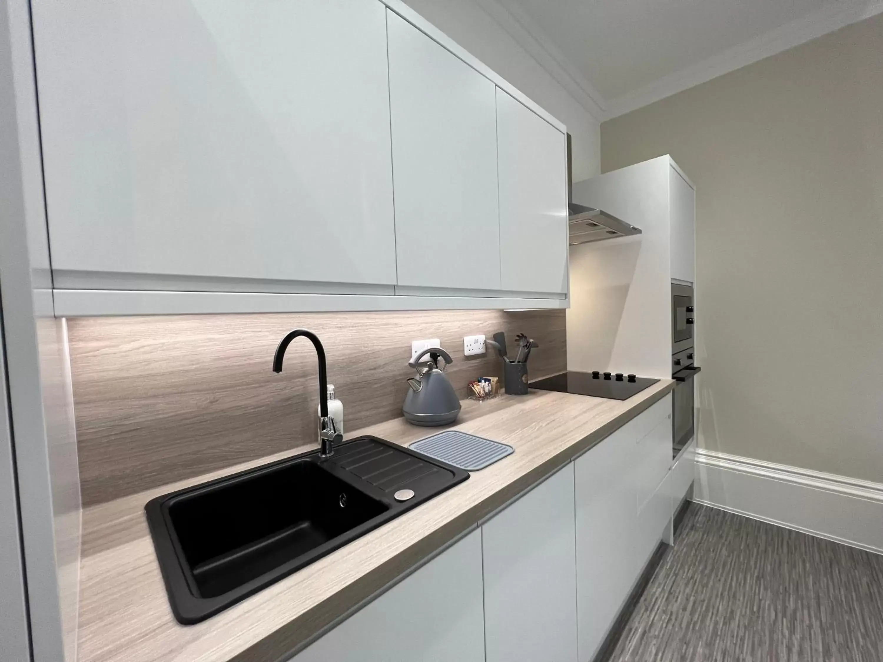 Kitchen or kitchenette, Kitchen/Kitchenette in Winckley Square Residences