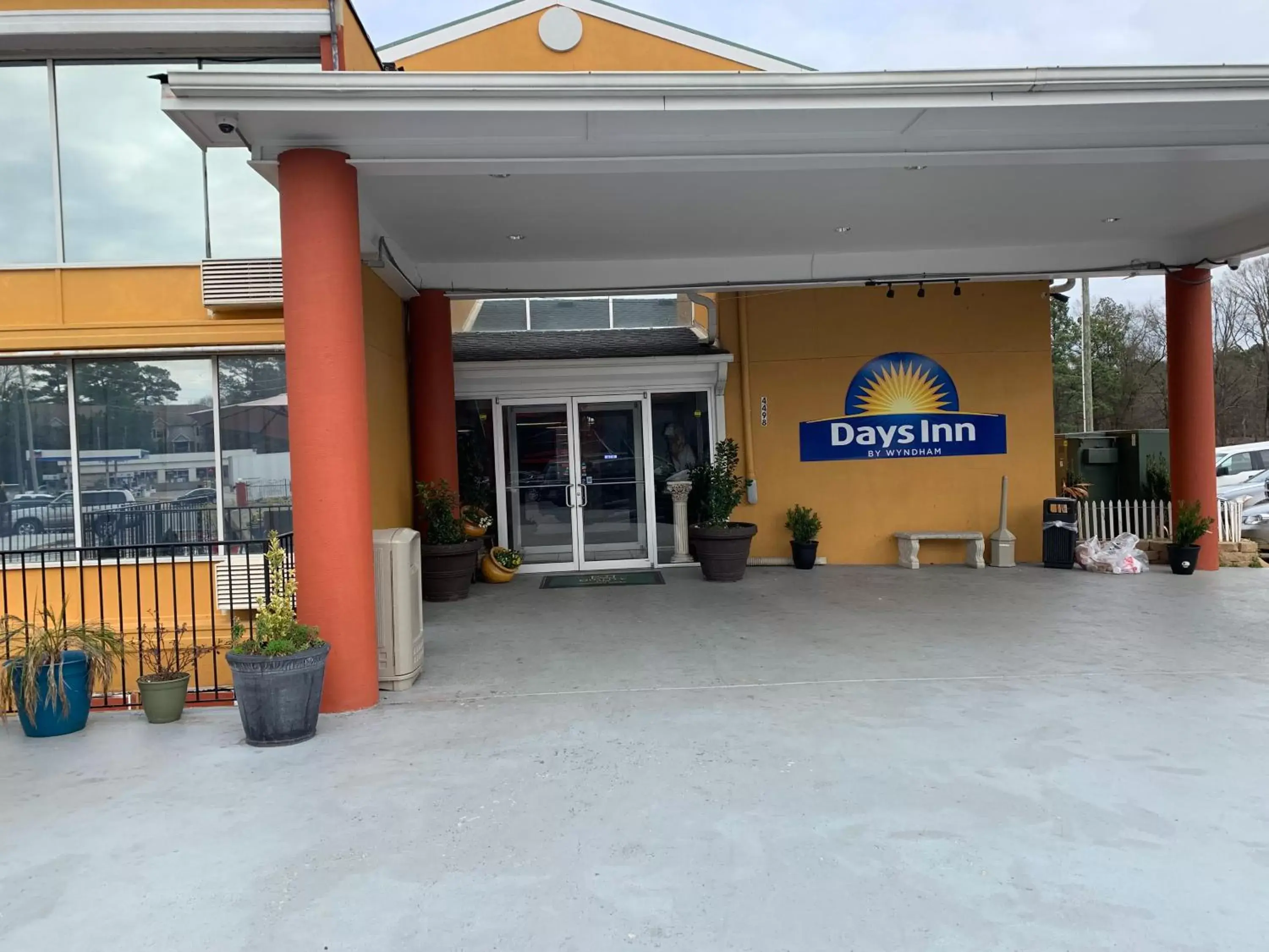 Facade/entrance in Days Inn by Wyndham Hartsfield Jackson Atlanta Airport West Facade/entrance in Days Inn by Wyndham Hartsfield Jackson Atlanta Airport West