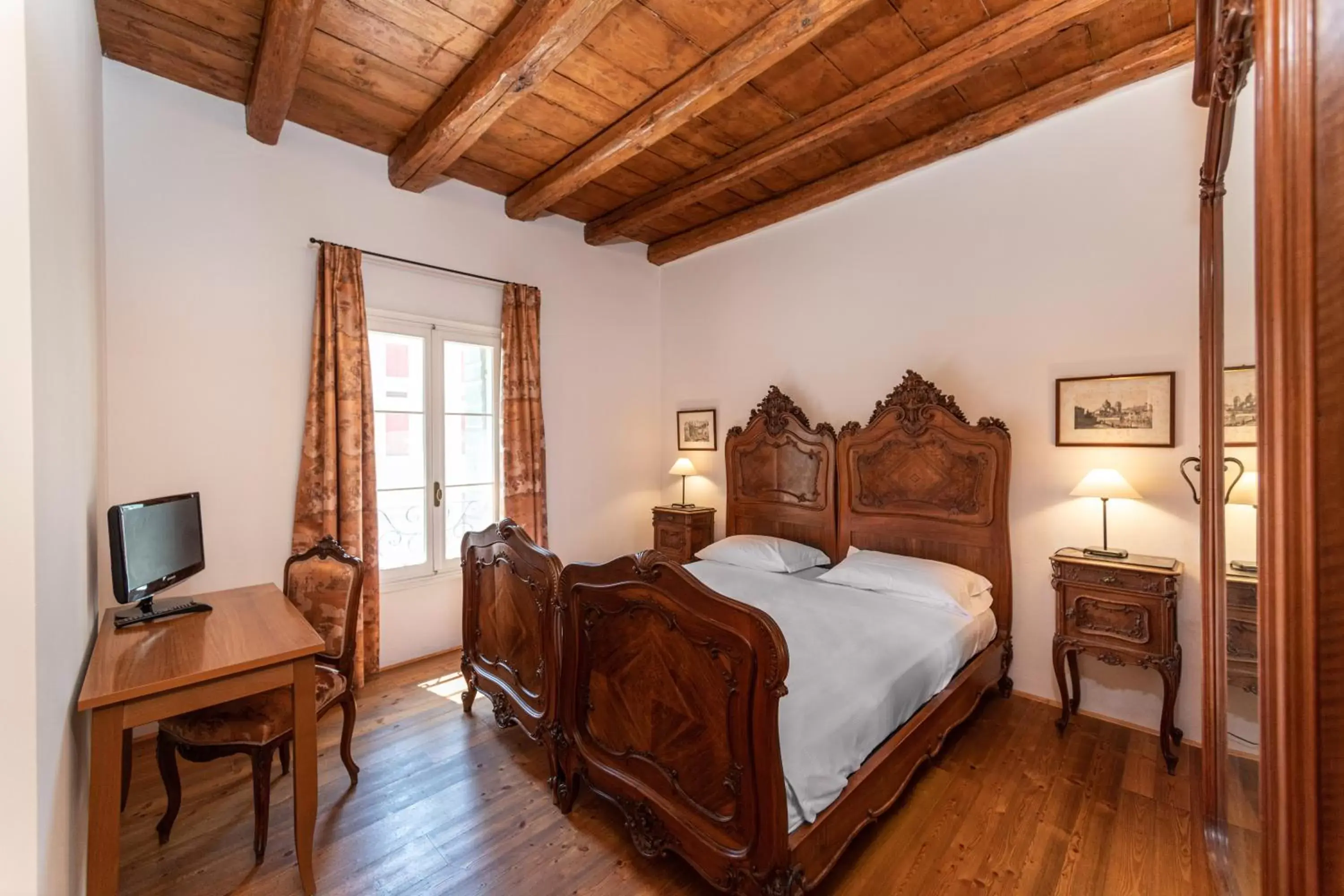 Bed in Villa Clementina - Prosecco Country Hotel