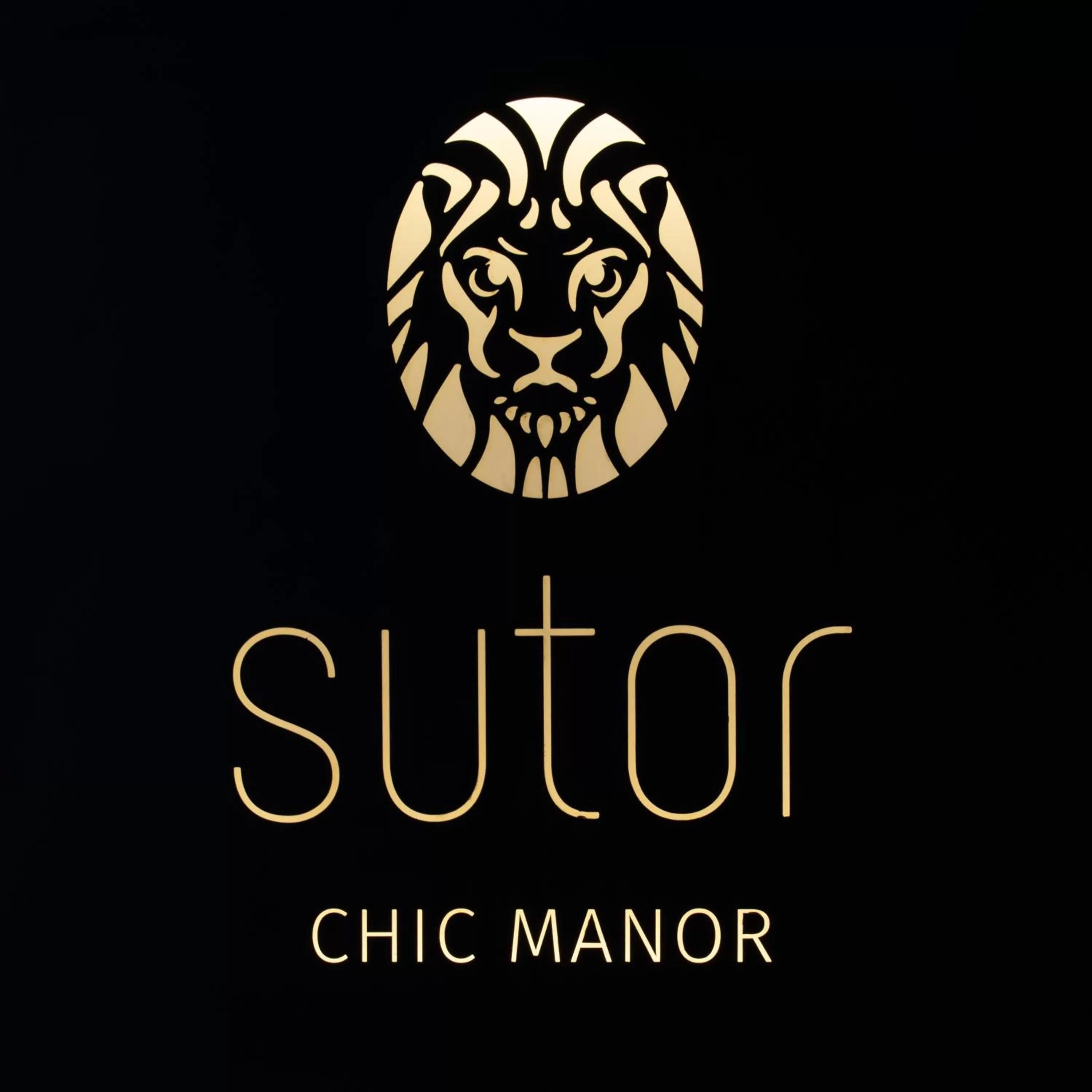 Property logo or sign in Sutor Chic Manor hotel