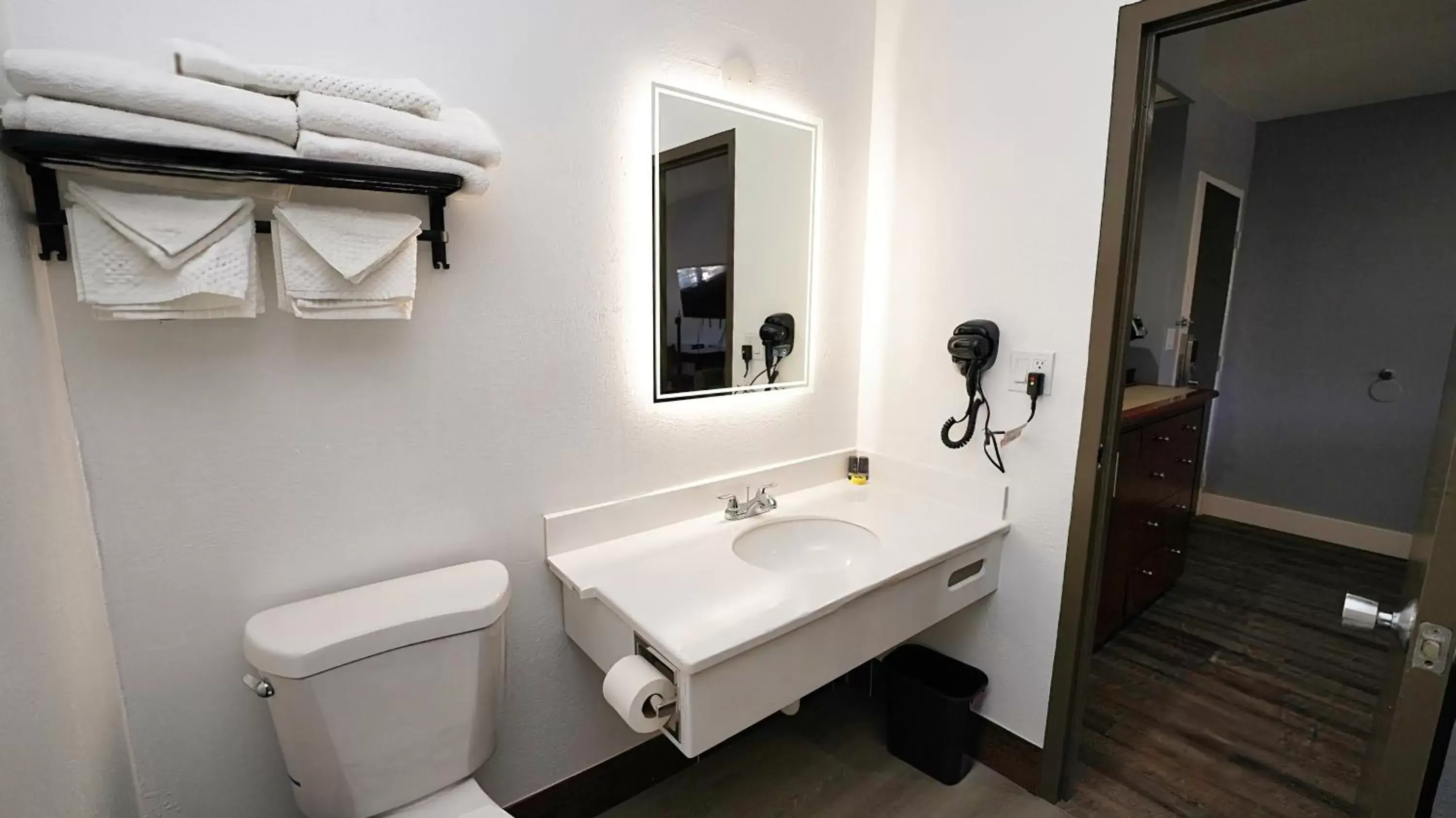 Bathroom in SeaSide Inn & Suites