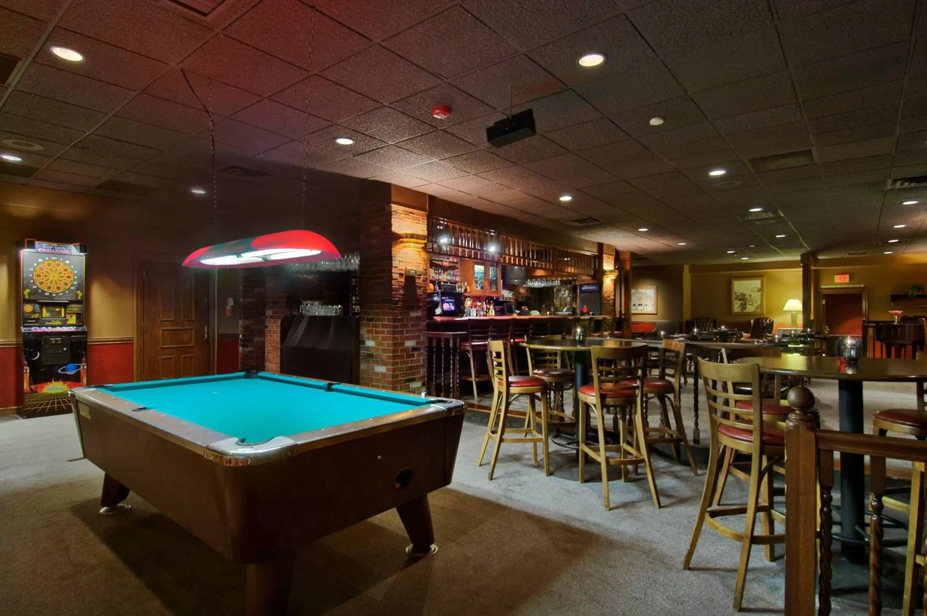 Lounge or bar, Billiards in Red Lion Hotel Pocatello