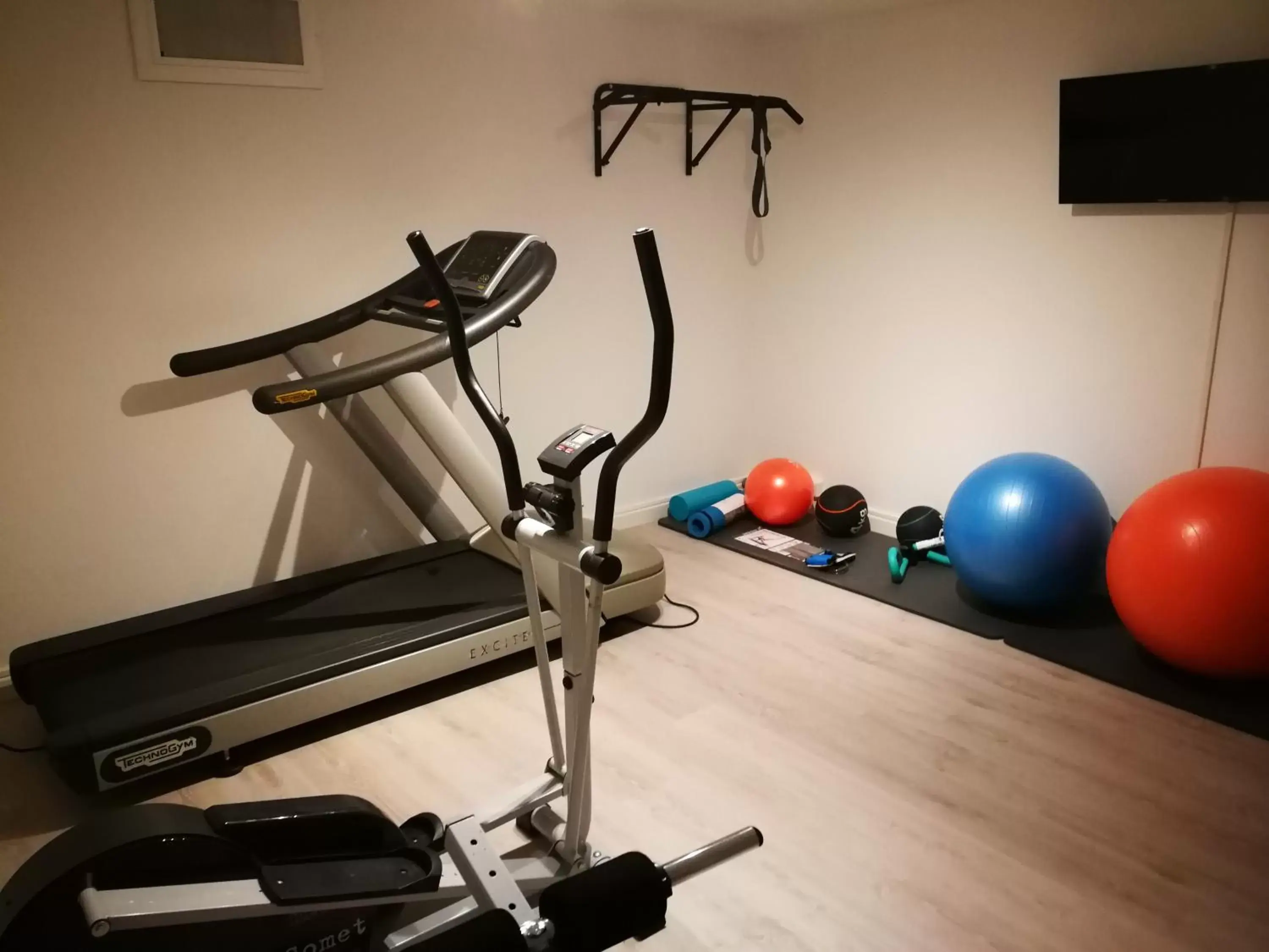 Fitness centre/facilities, Fitness Center/Facilities in Le Chatelet