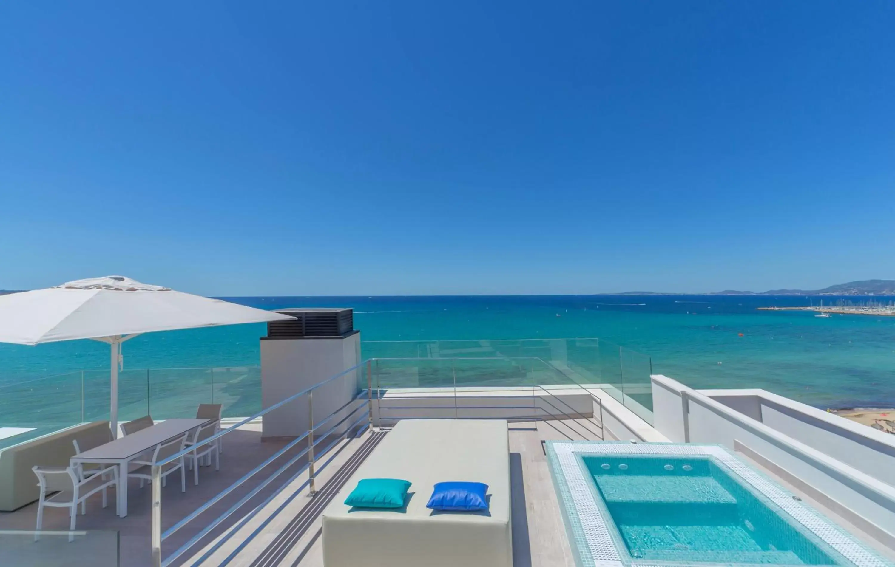 Balcony/Terrace, Swimming Pool in Aparthotel Fontanellas Playa