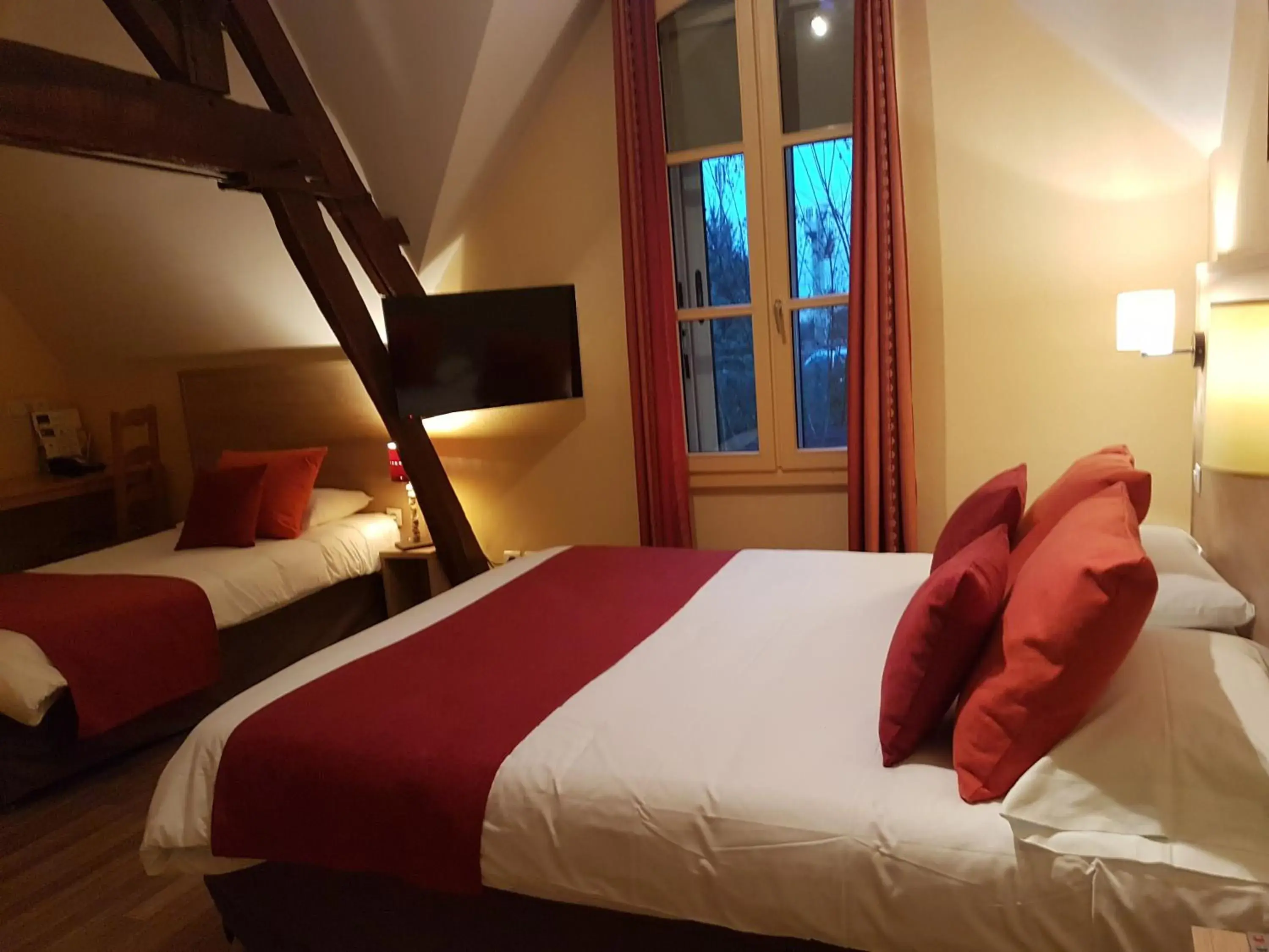 Bedroom, Bed in Hotel Henri IV