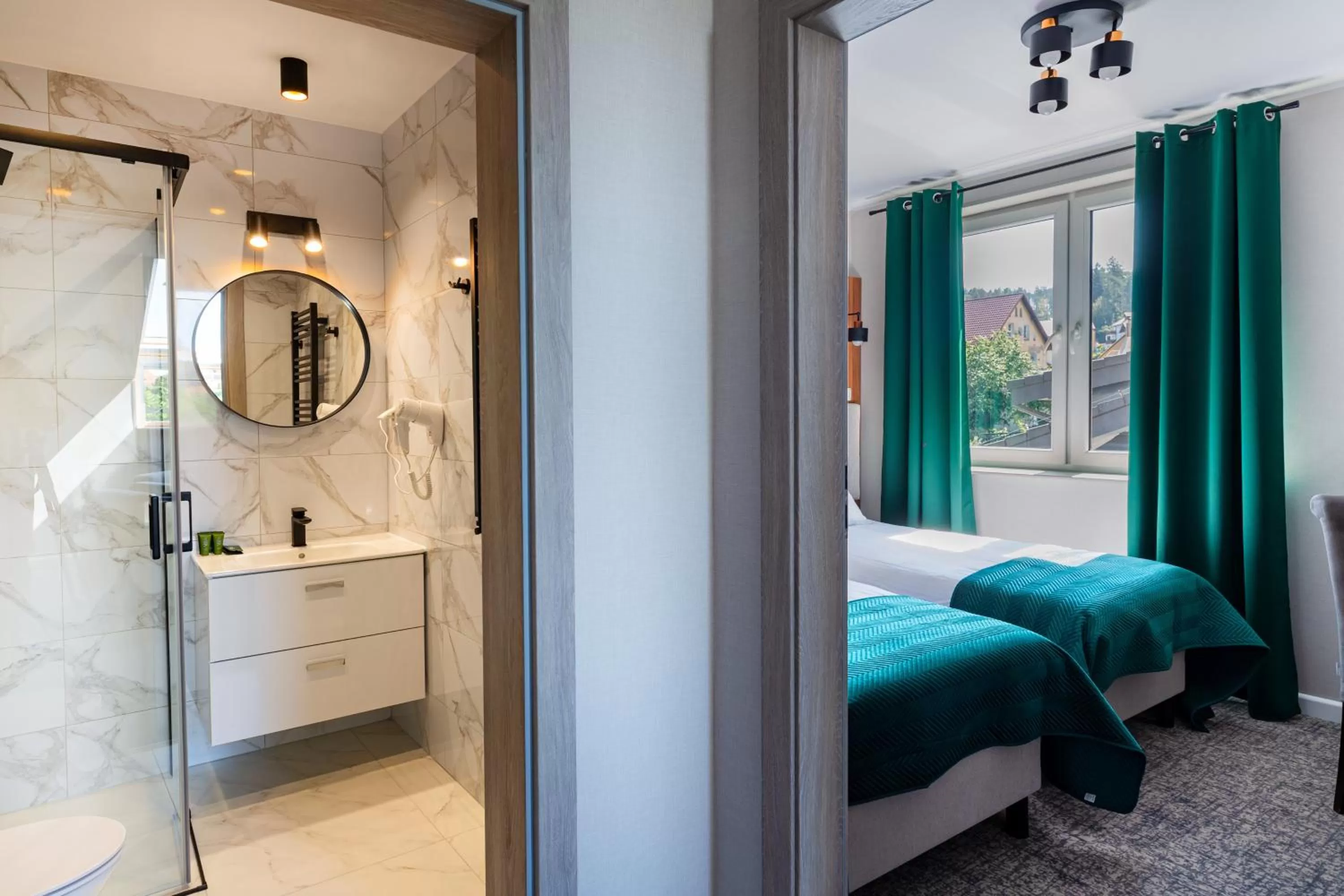 Bathroom, Bed in Apartamenty i pokoje Montana