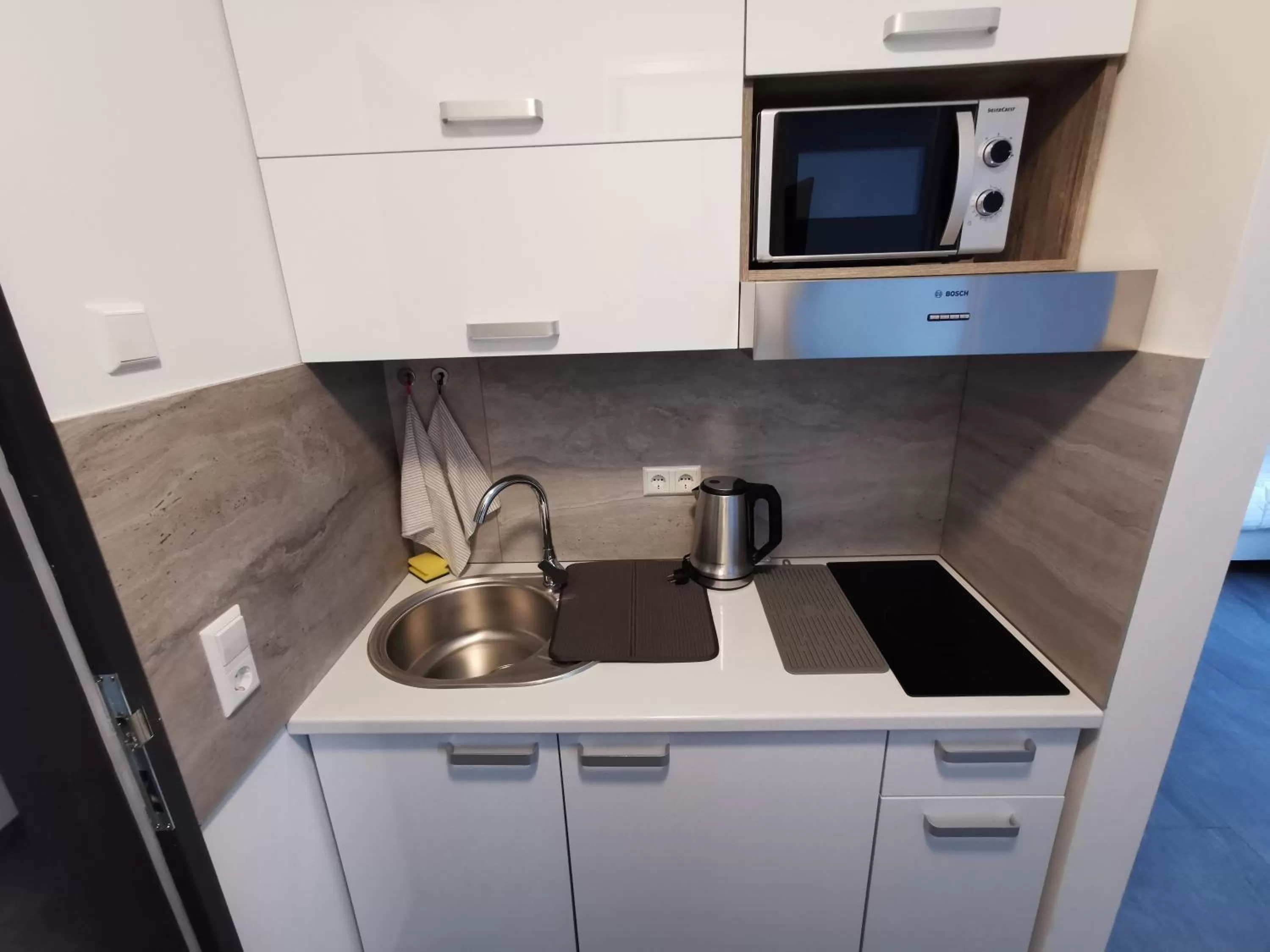 Coffee/tea facilities in HP Apartments