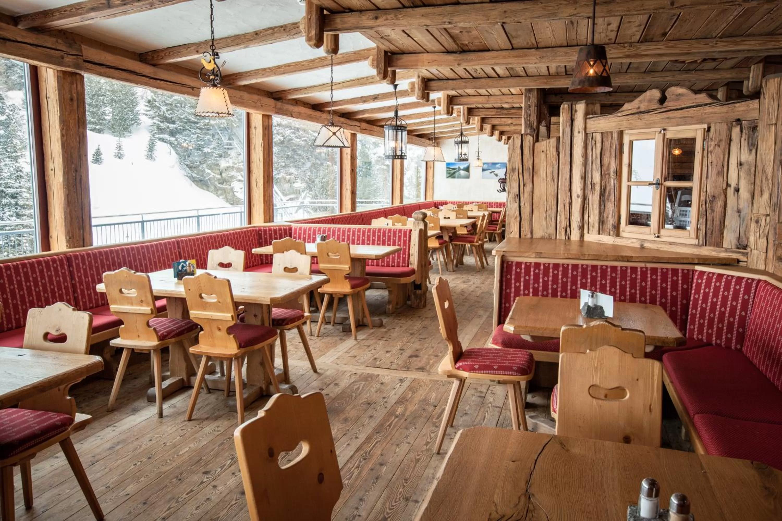 Restaurant/places to eat in Berghotel Trübsee - Accessible Only by Cable Car