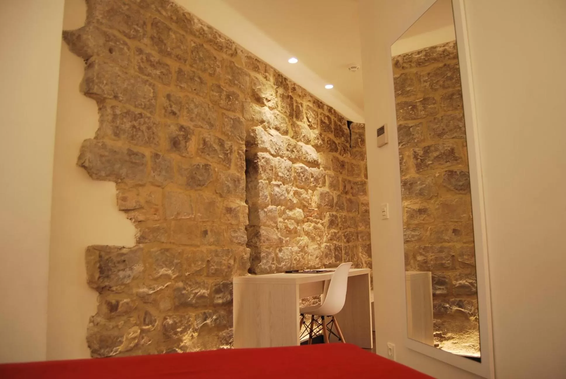 Decorative detail in Hotel Pompaelo Plaza del Ayuntamiento & Spa