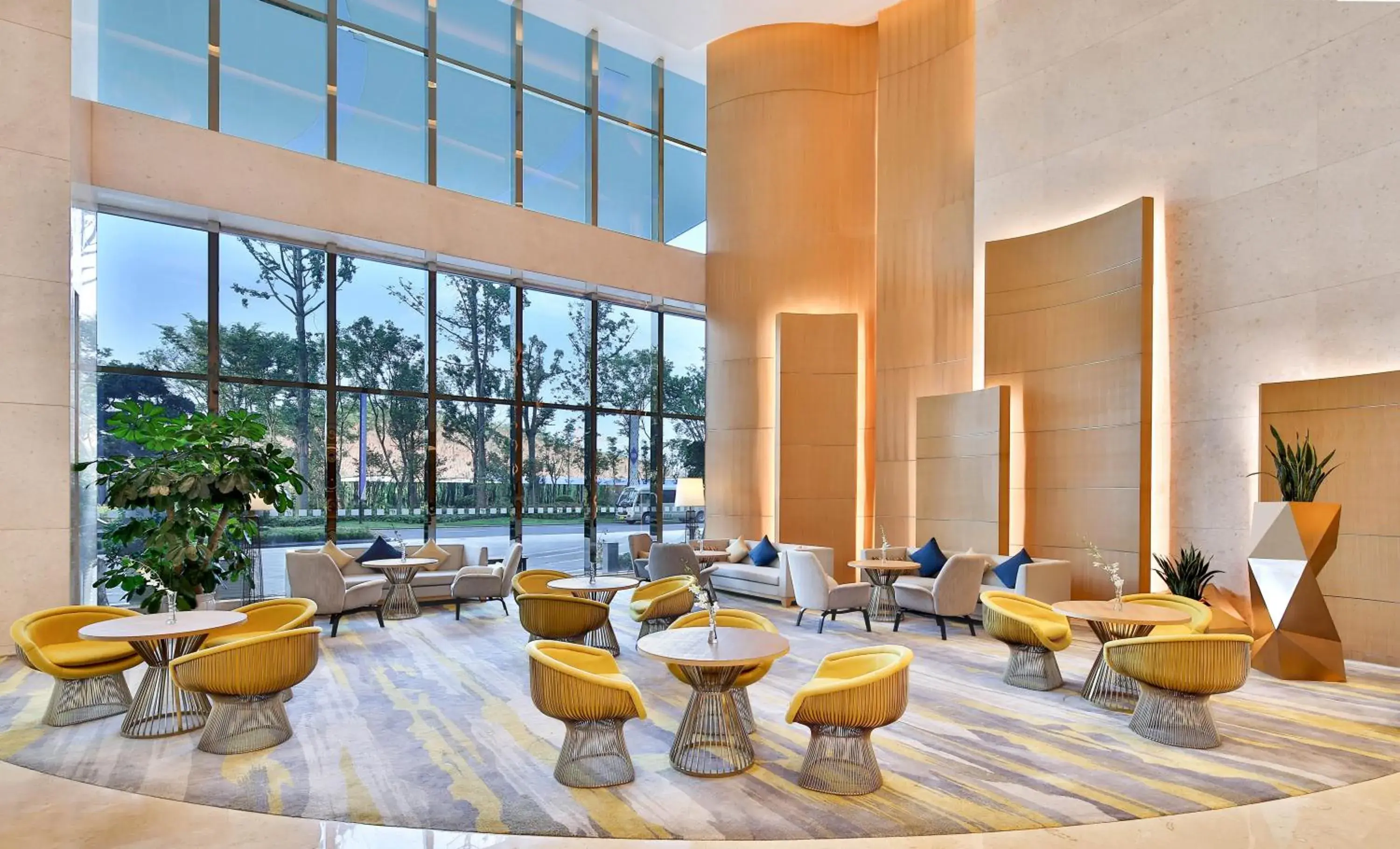 Lounge or bar, Lounge/Bar in Holiday Inn Chengdu Qinhuang, an IHG Hotel