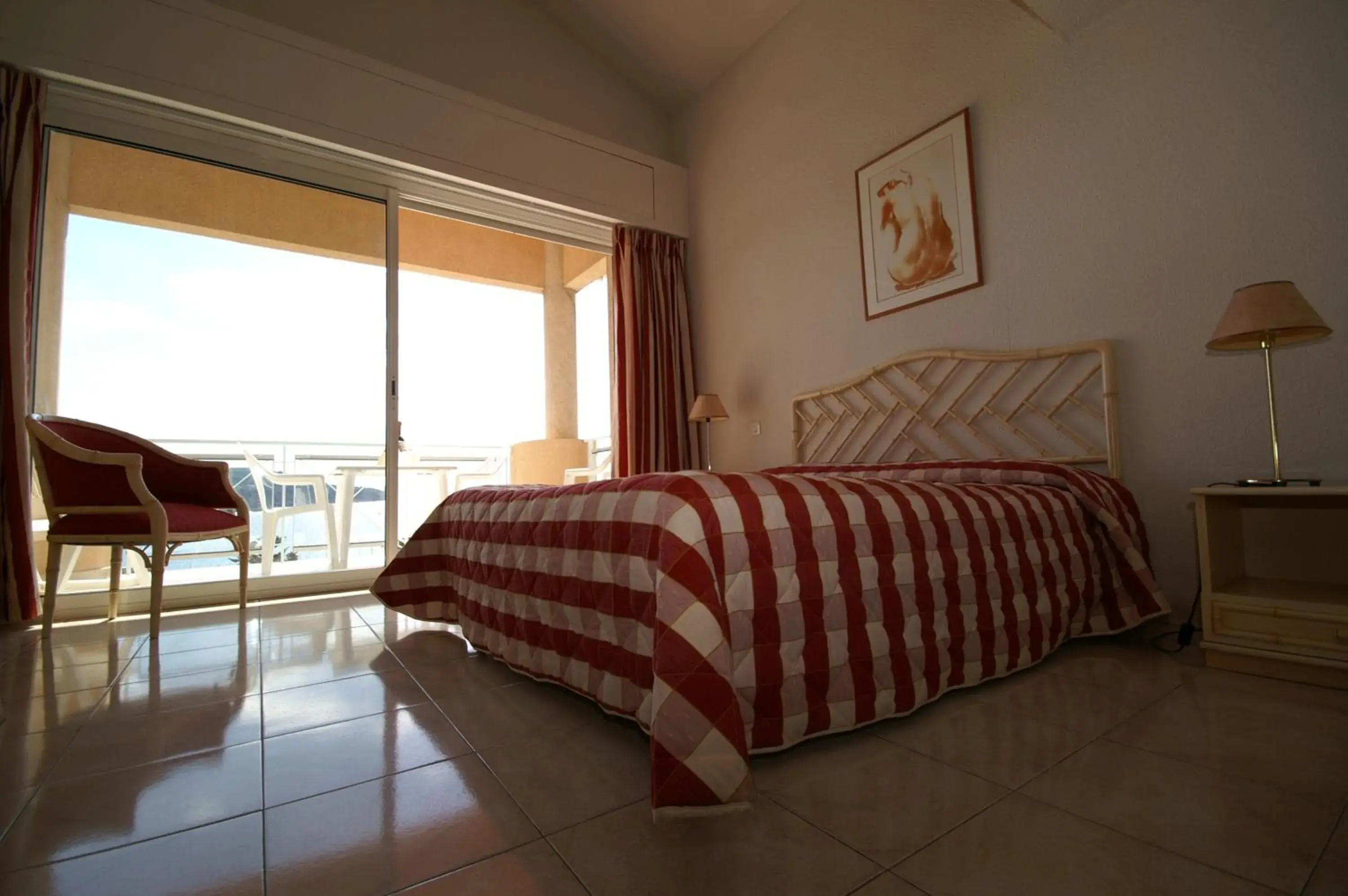 Photo of the whole room, Bed in Hôtel La Flore