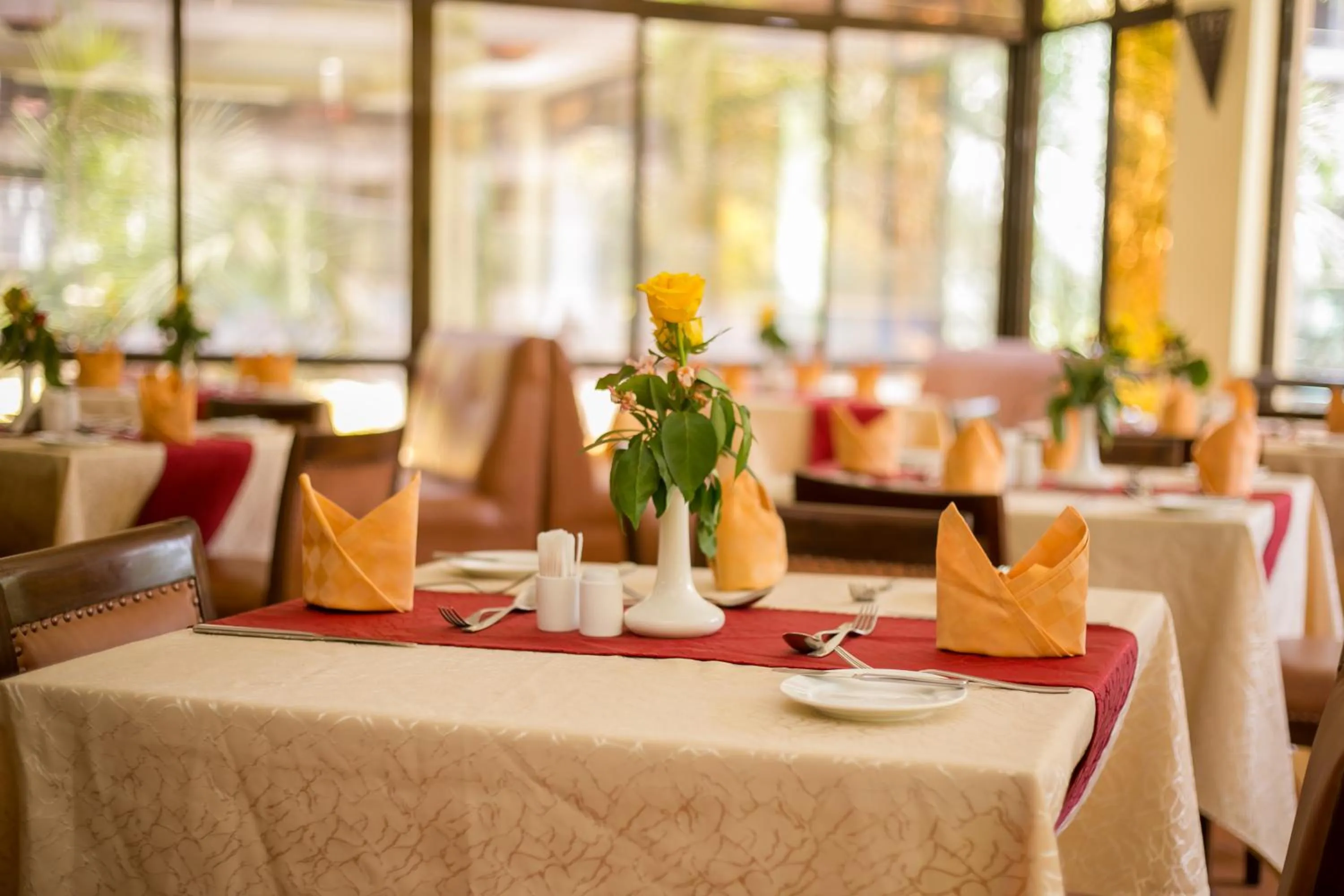 Restaurant/places to eat in Waridi Paradise Hotel and Suites