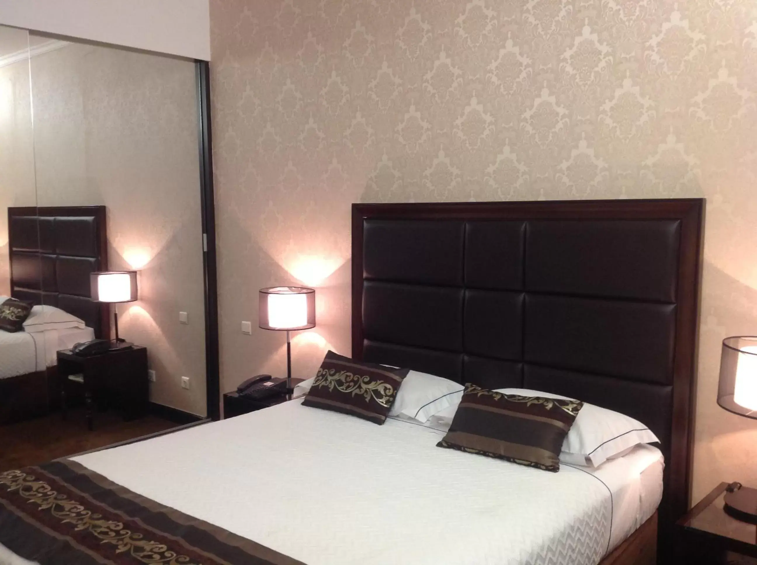 Bedroom, Bed in Hotel Vip Grand Maputo