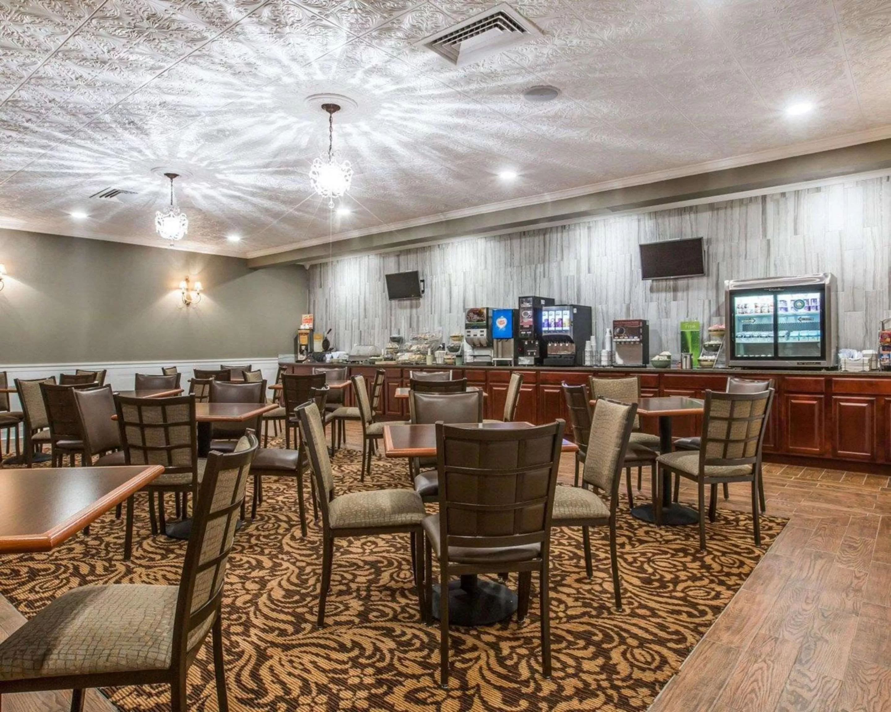 Restaurant/places to eat in Quality Inn Massena