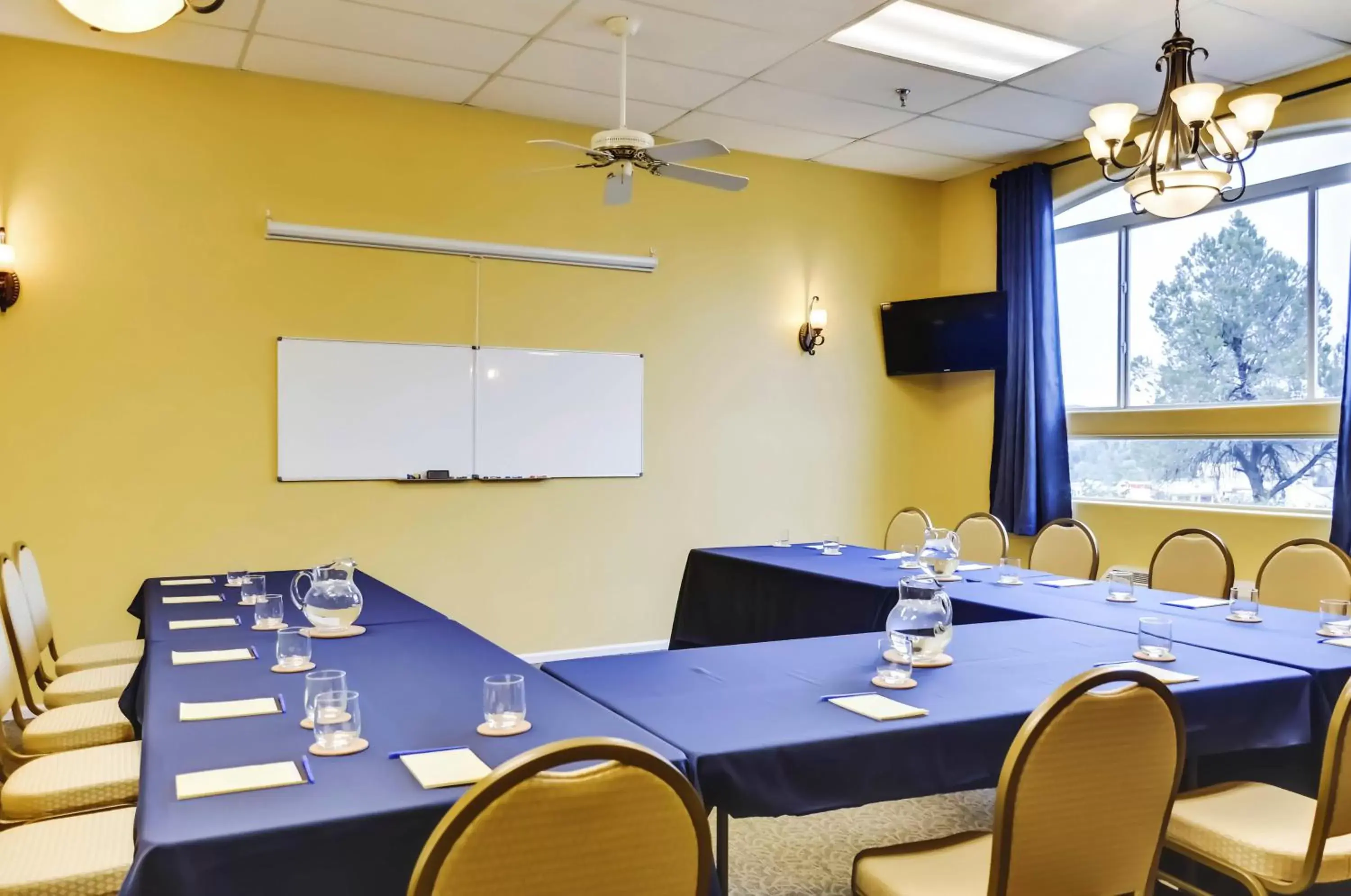 Business facilities in Forest Villas Hotel