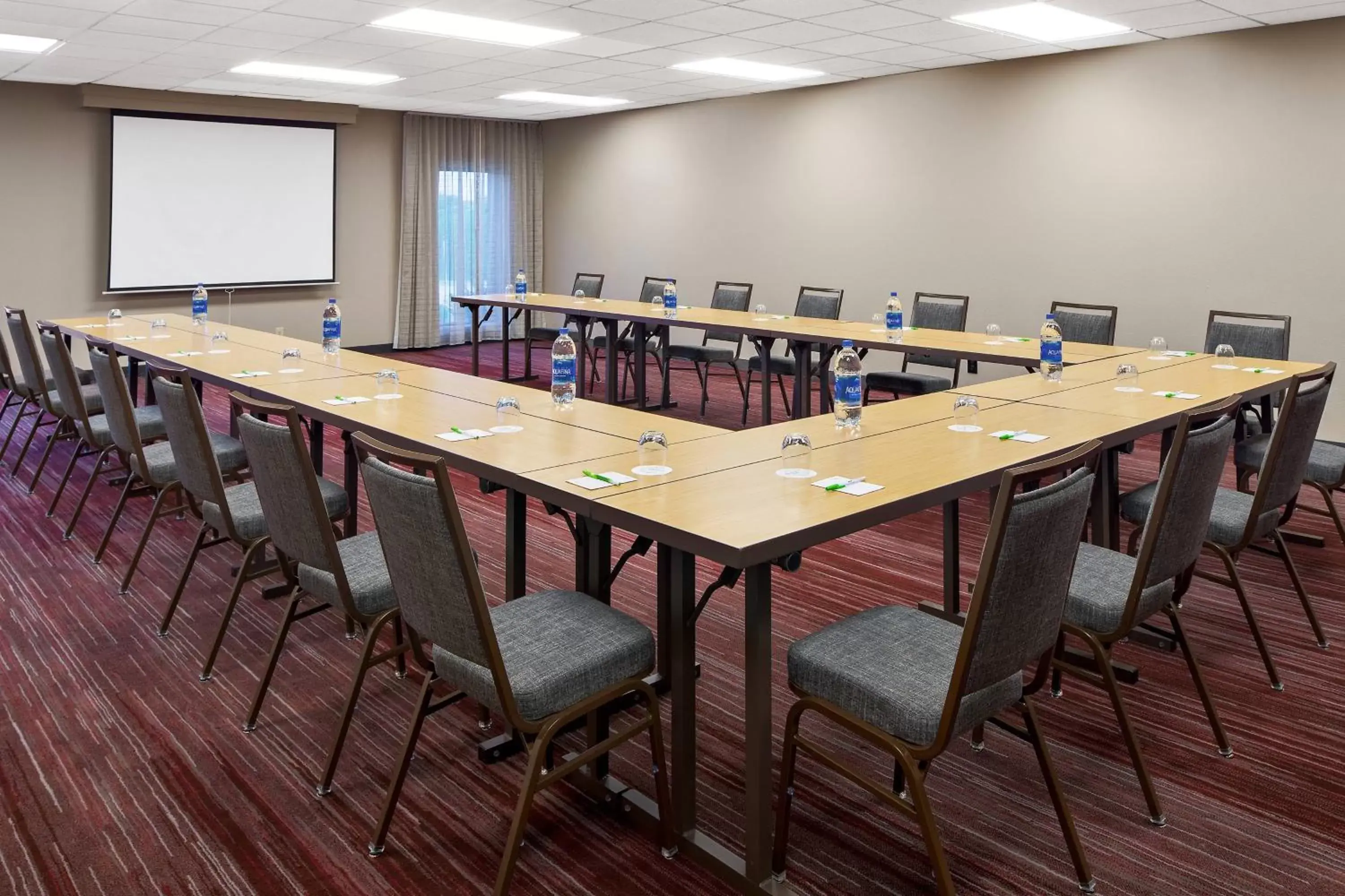 Meeting/conference room in Courtyard by Marriott Pittsburgh Airport