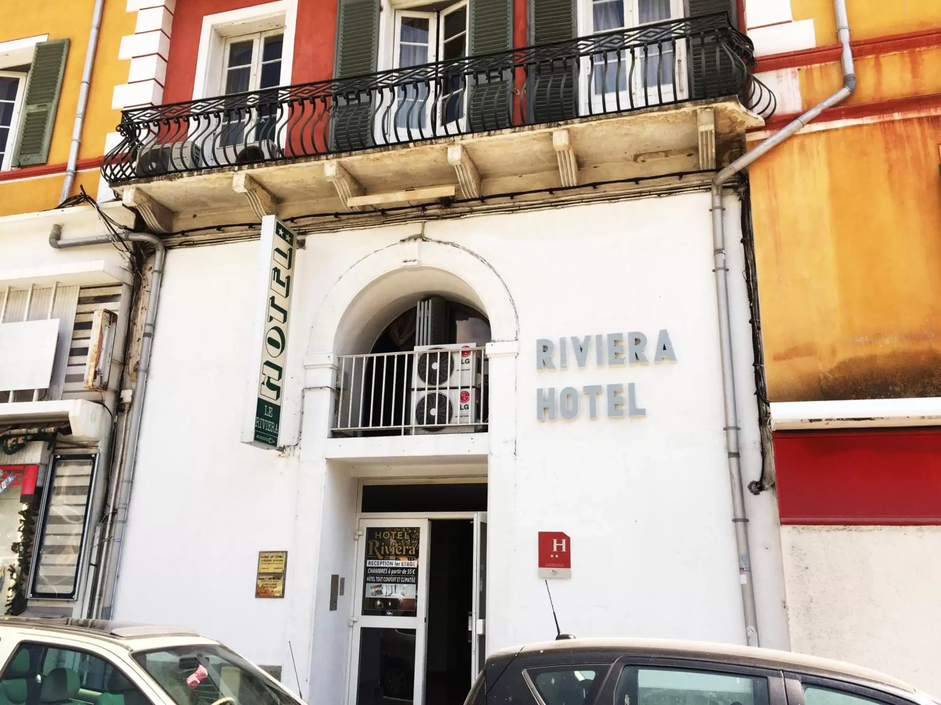 Property Building in Hotel Riviera