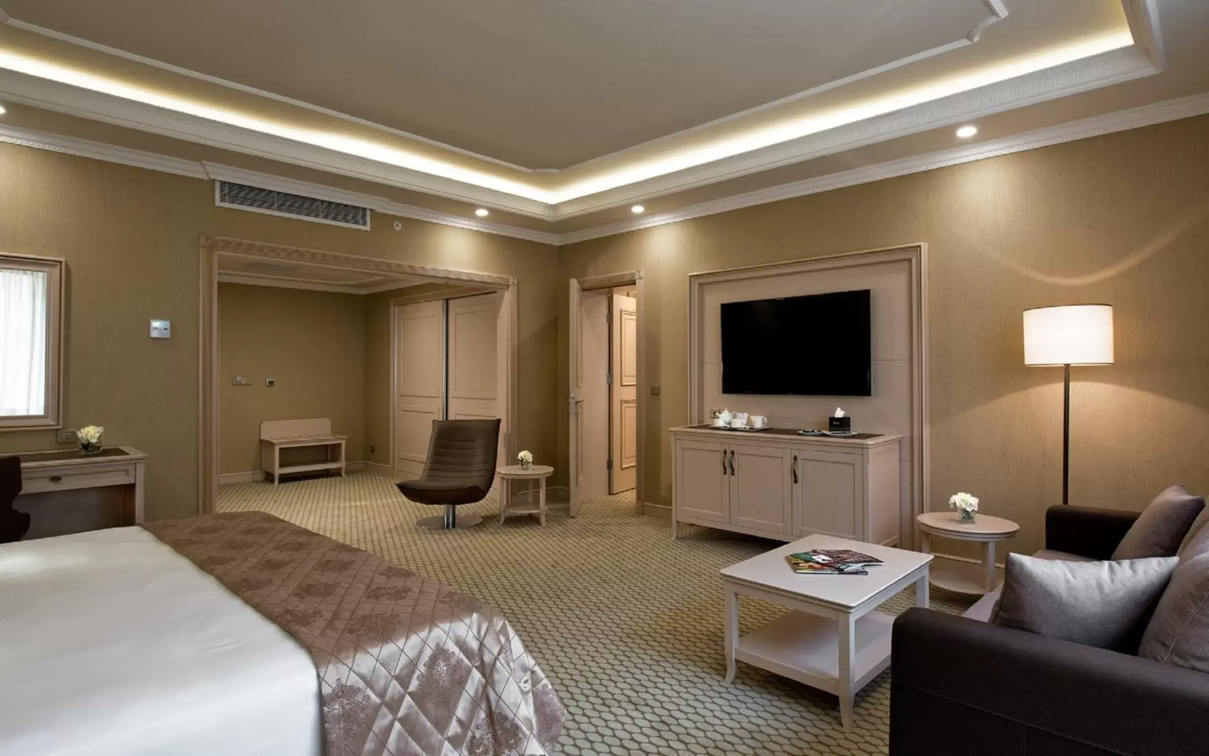 Family, TV/Entertainment Center in Divan Suites Batumi