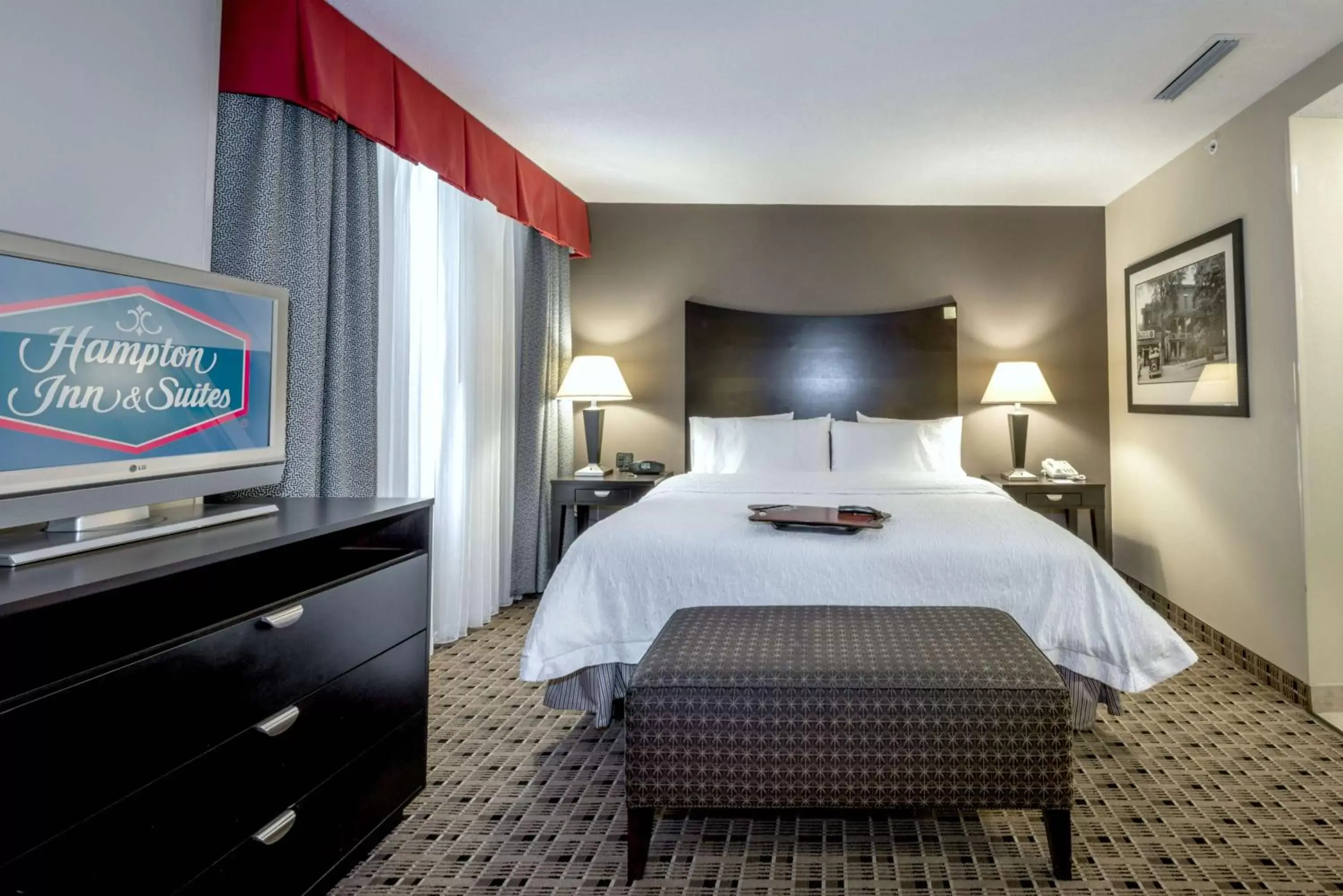Bed in Hampton Inn & Suites Montgomery-Downtown