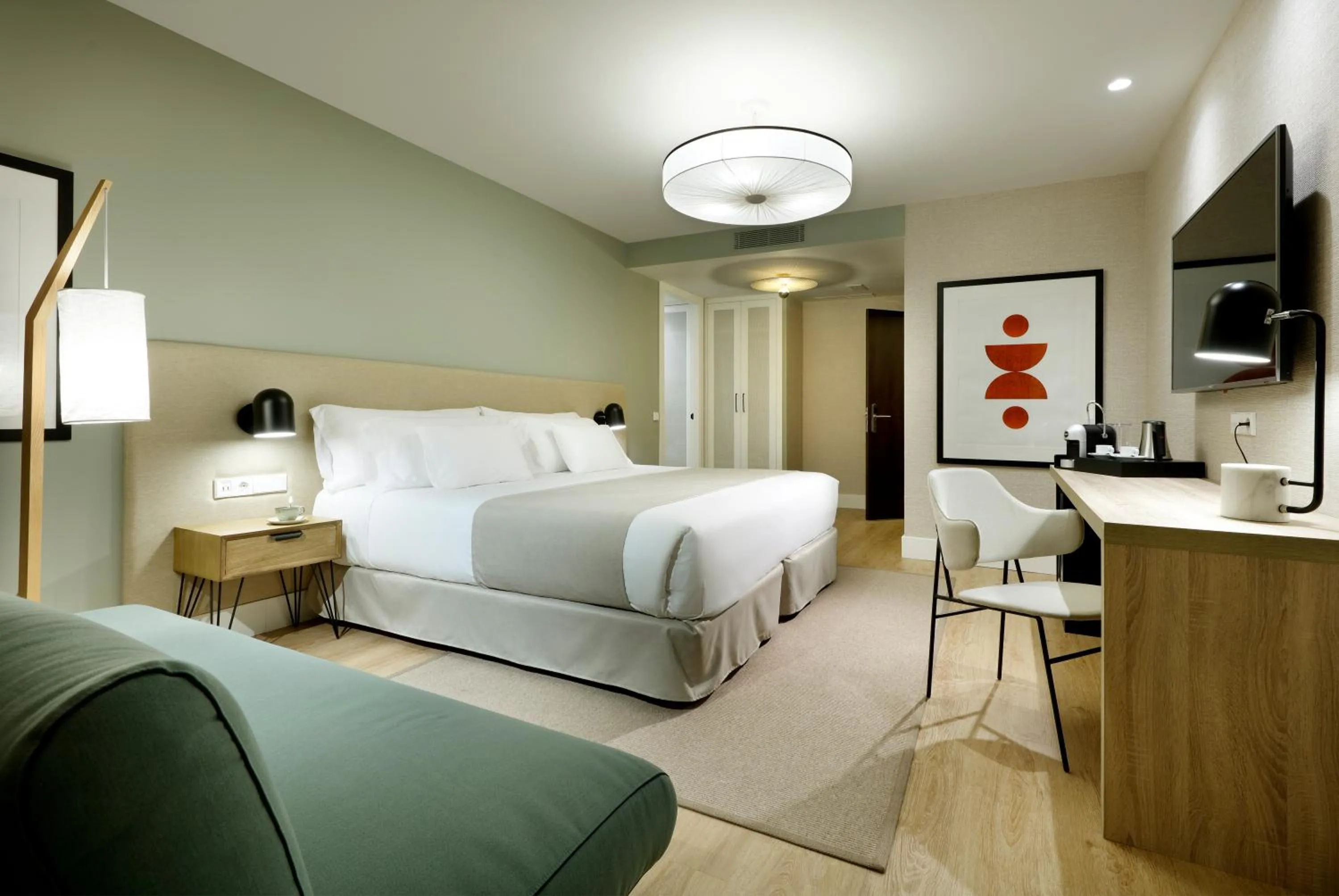 Photo of the whole room, Bed in Barceló Oviedo Cervantes