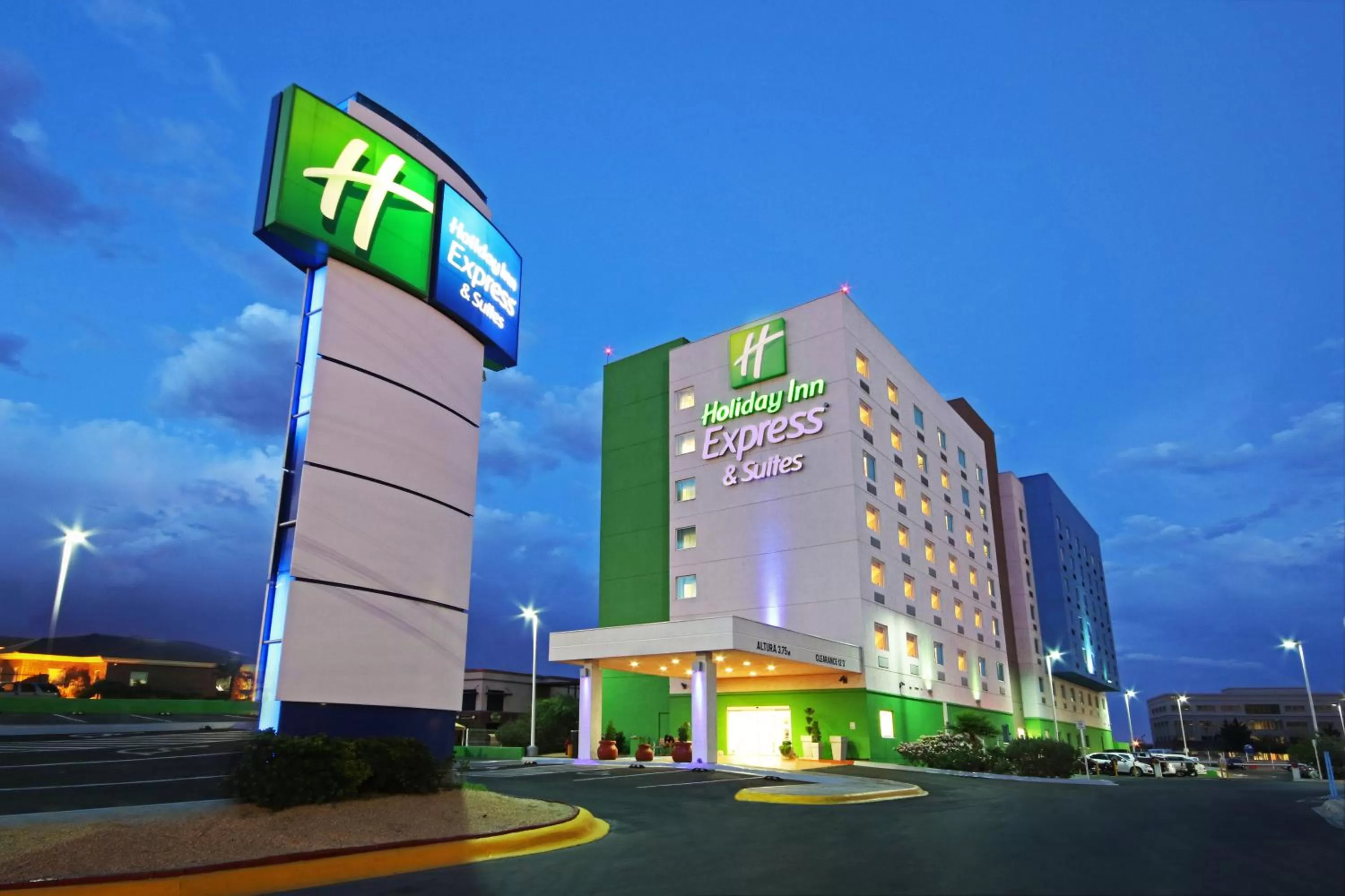 Property building in Holiday Inn Express Hotel & Suites CD. Juarez - Las Misiones by IHG