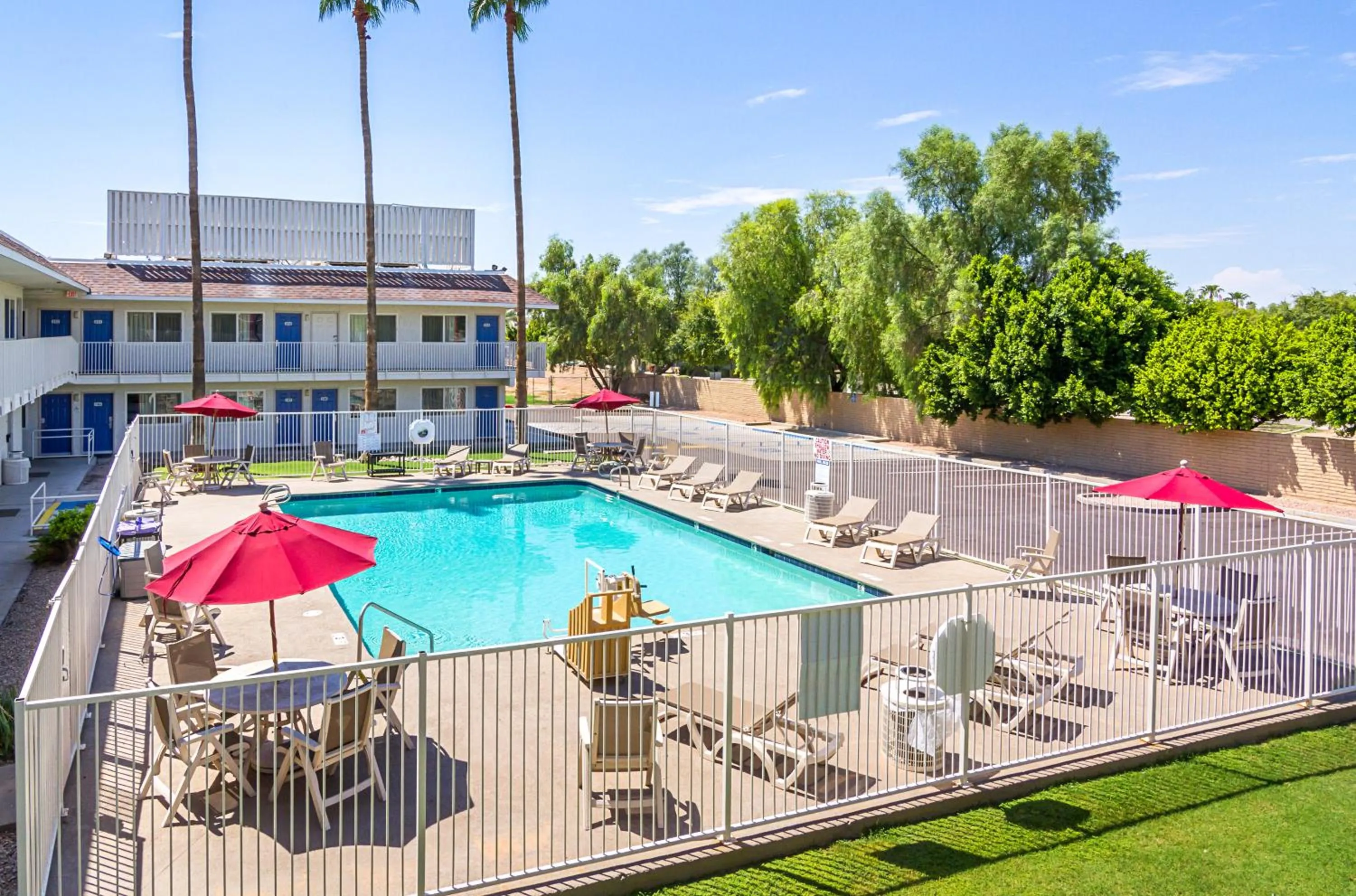 Swimming pool in Motel 6 Mesa North