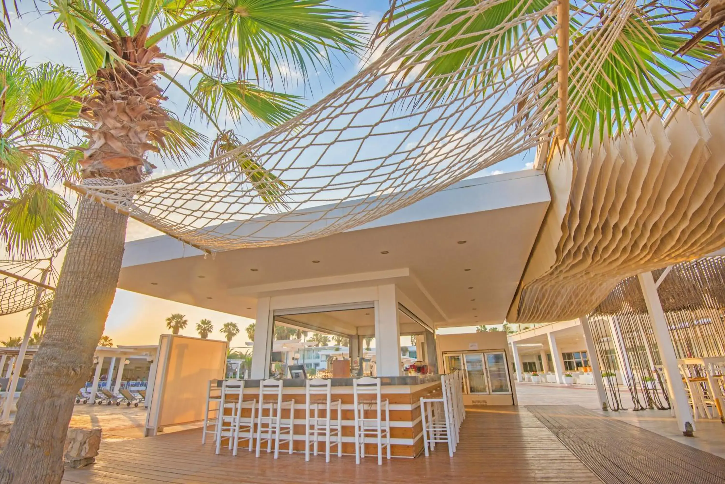 Restaurant/Places to Eat in The Dome Beach Hotel & Resort