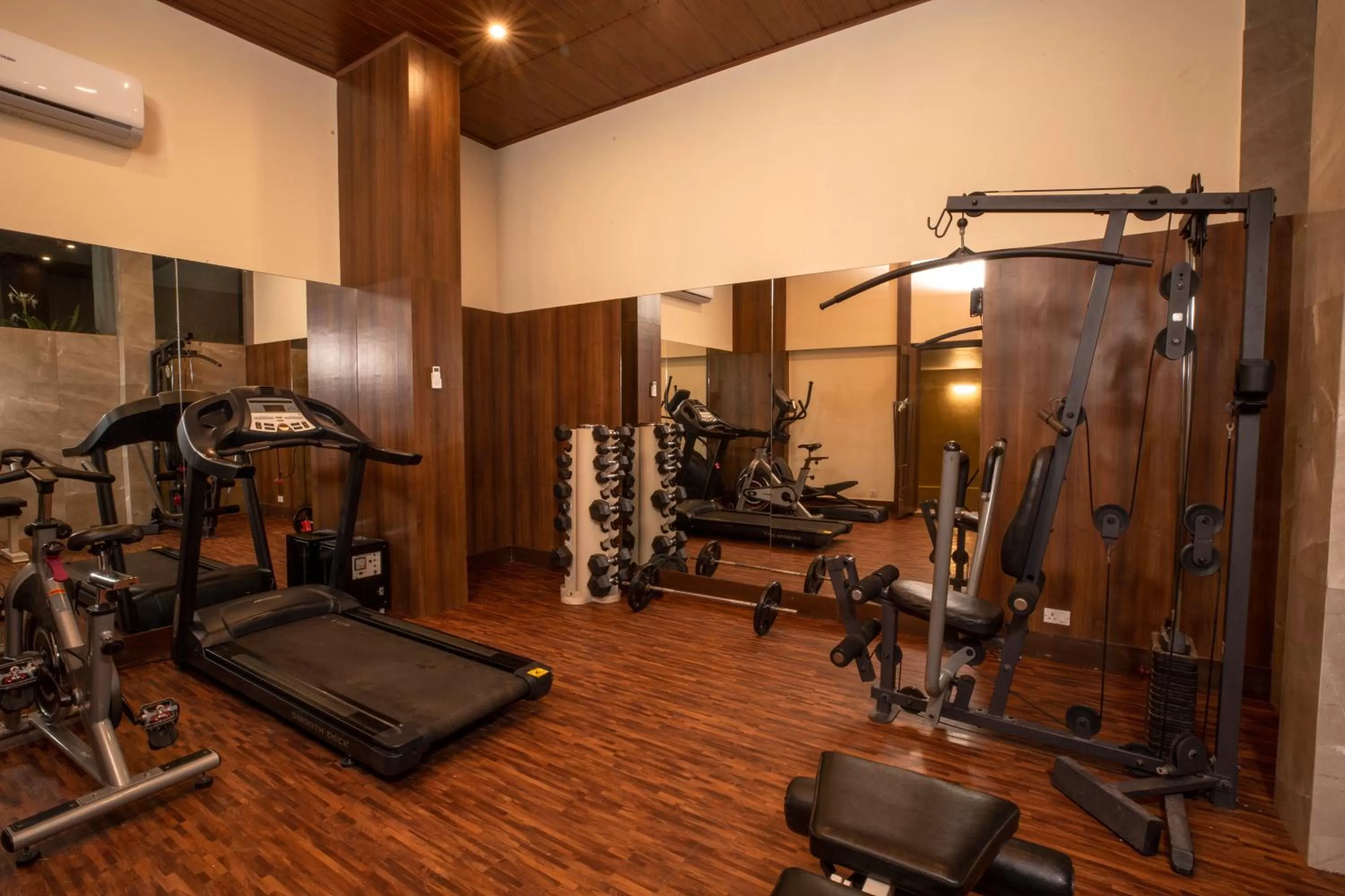 Fitness centre/facilities in Hotel Yogi Midtown