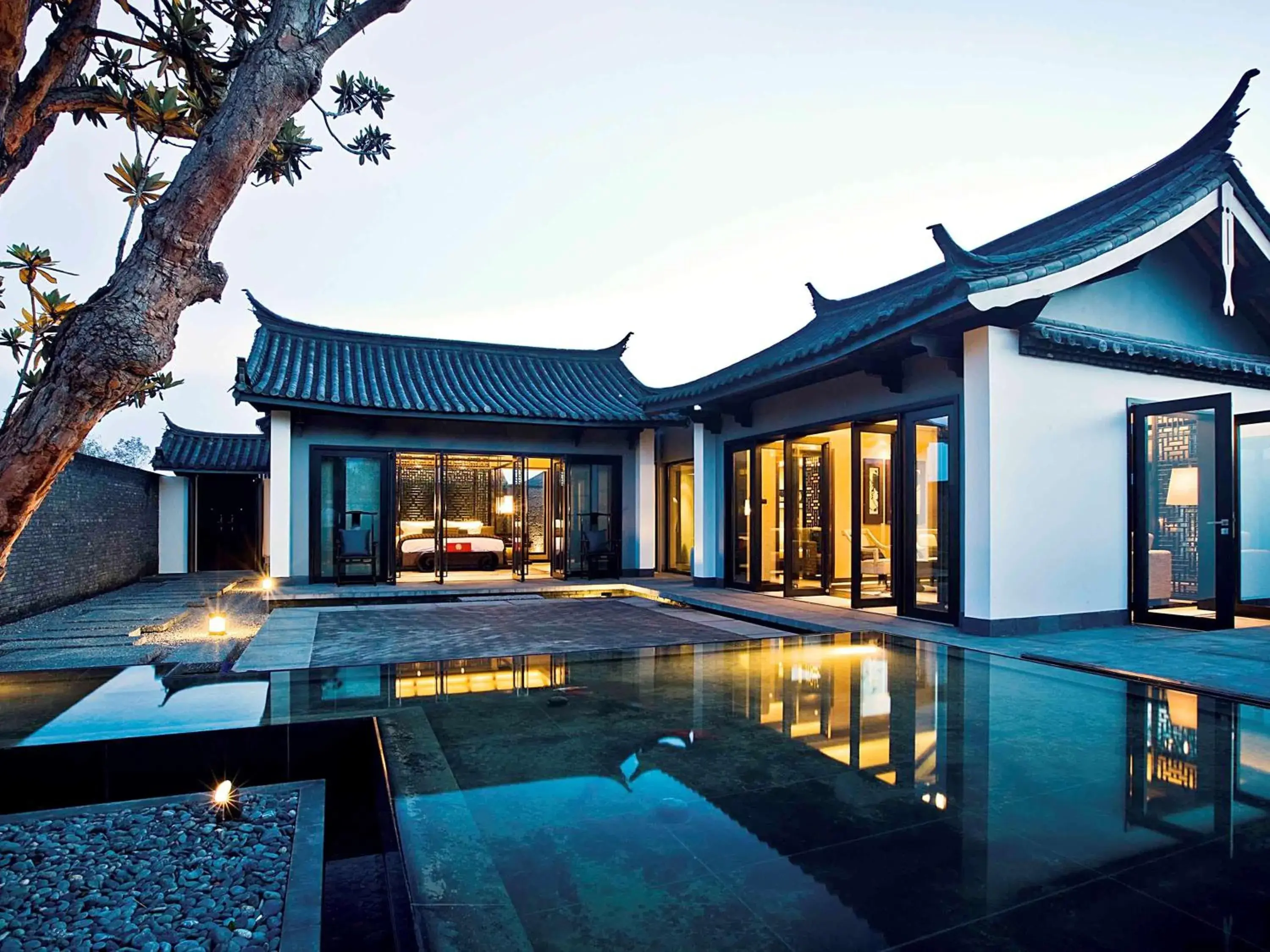 Photo of the whole room, Swimming Pool in Pullman Lijiang Resort & Spa