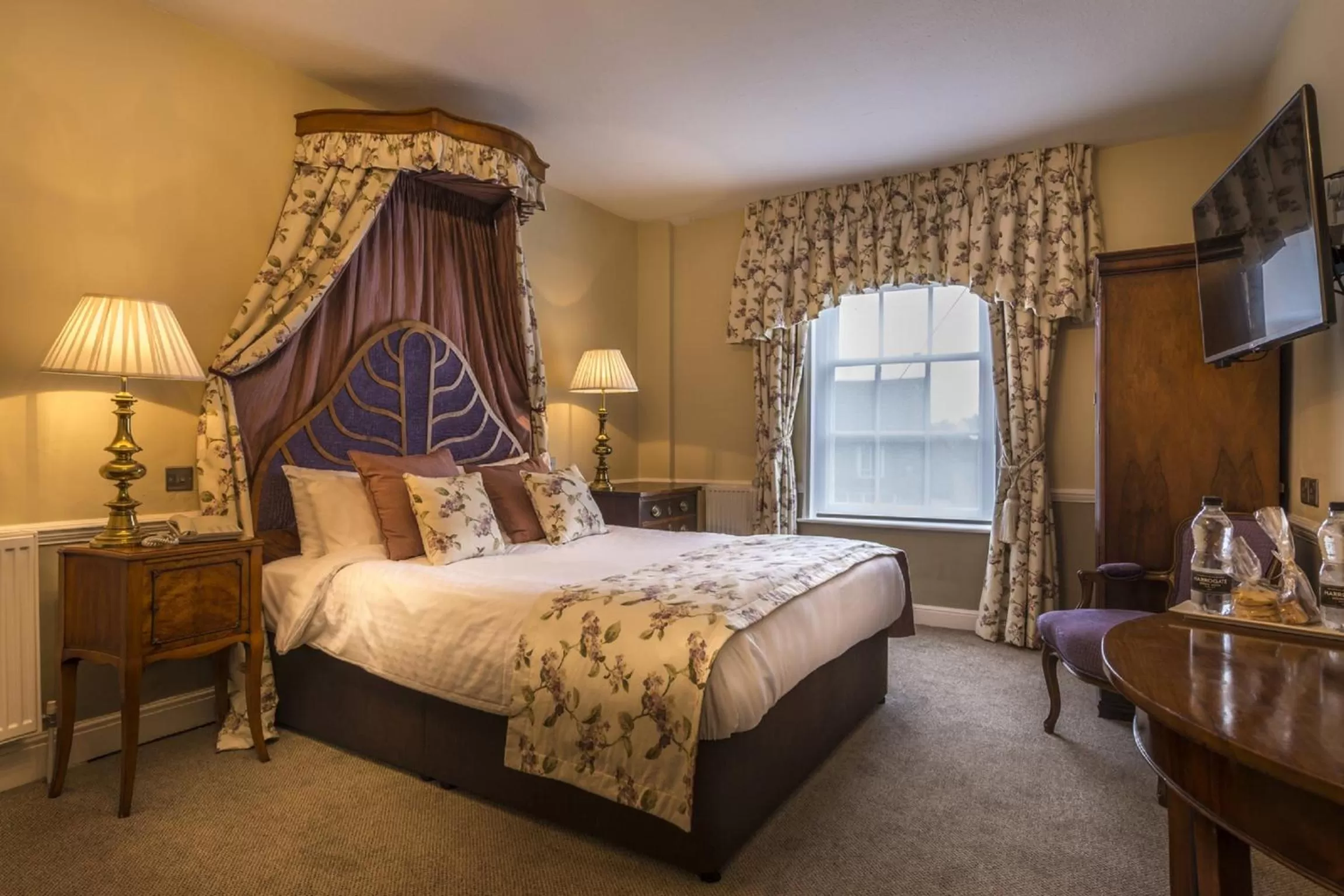 Bedroom, Bed in The Three Swans Hotel, Market Harborough, Leicestershire - The Coaching Inn Group