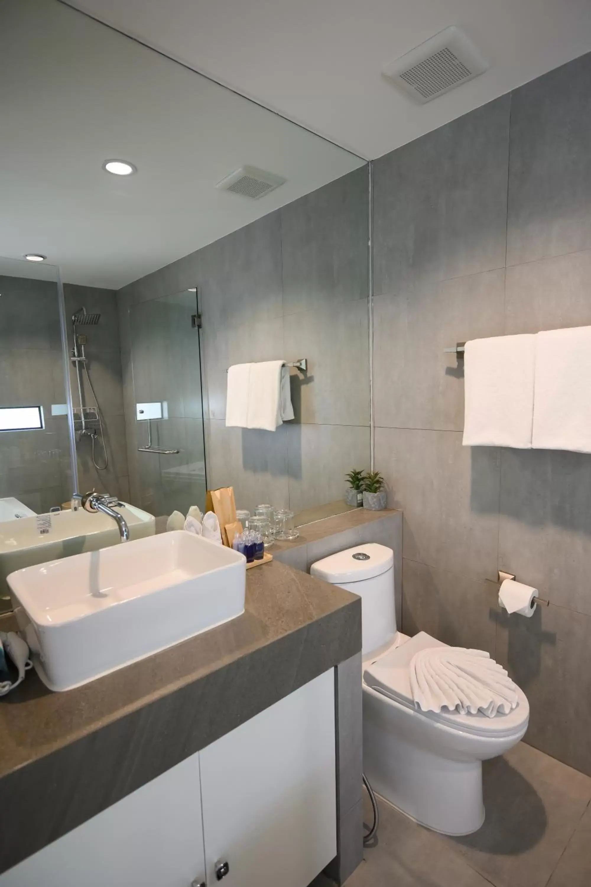 Bathroom in Benviar Tonson Residence