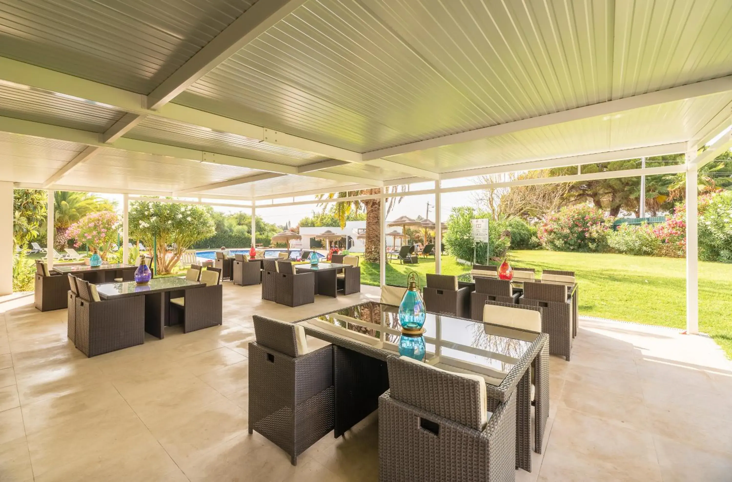 Balcony/Terrace, Restaurant/Places to Eat in Carvoeiro Hotel