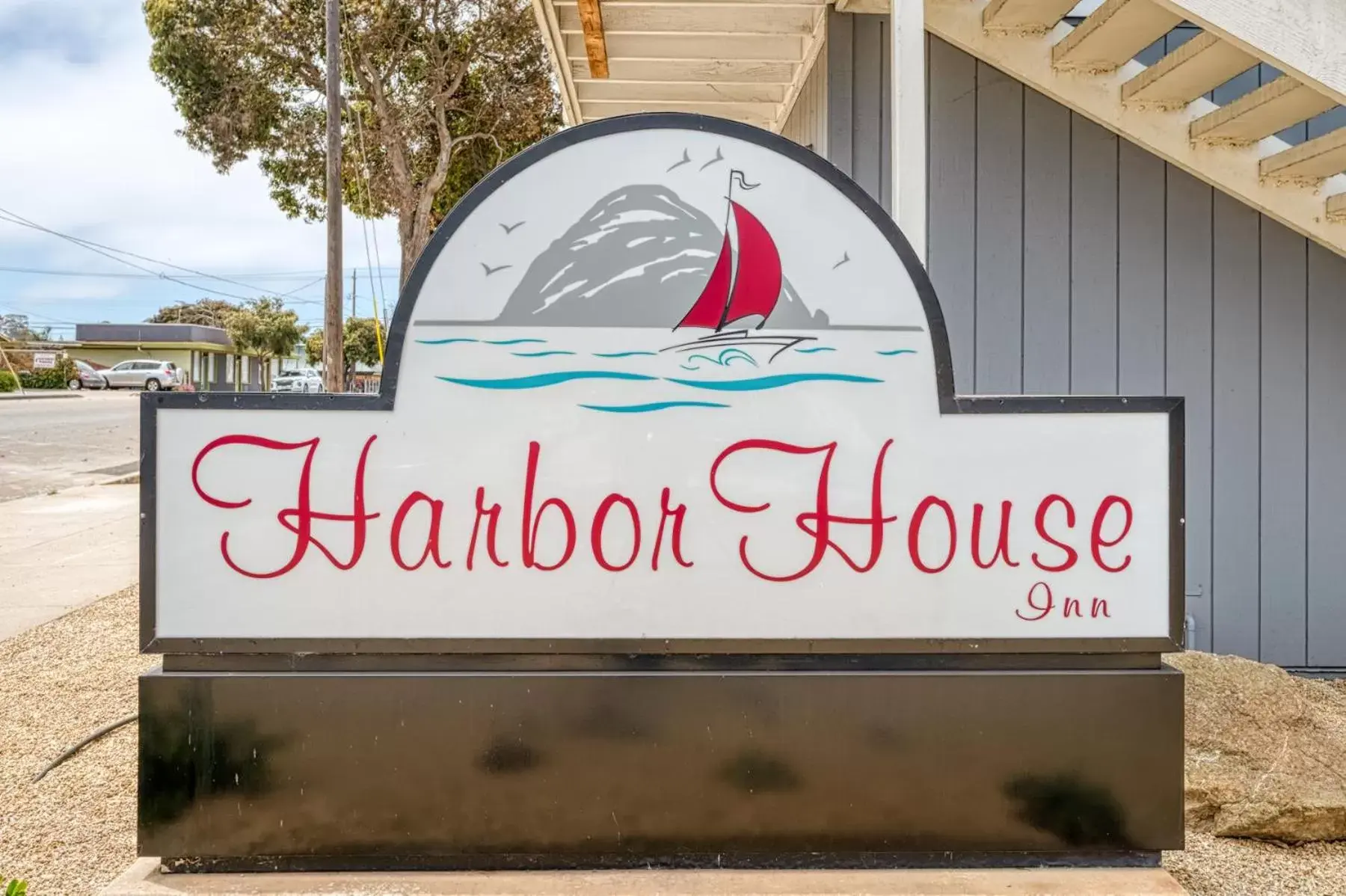 Property Logo/Sign in Harbor House Inn