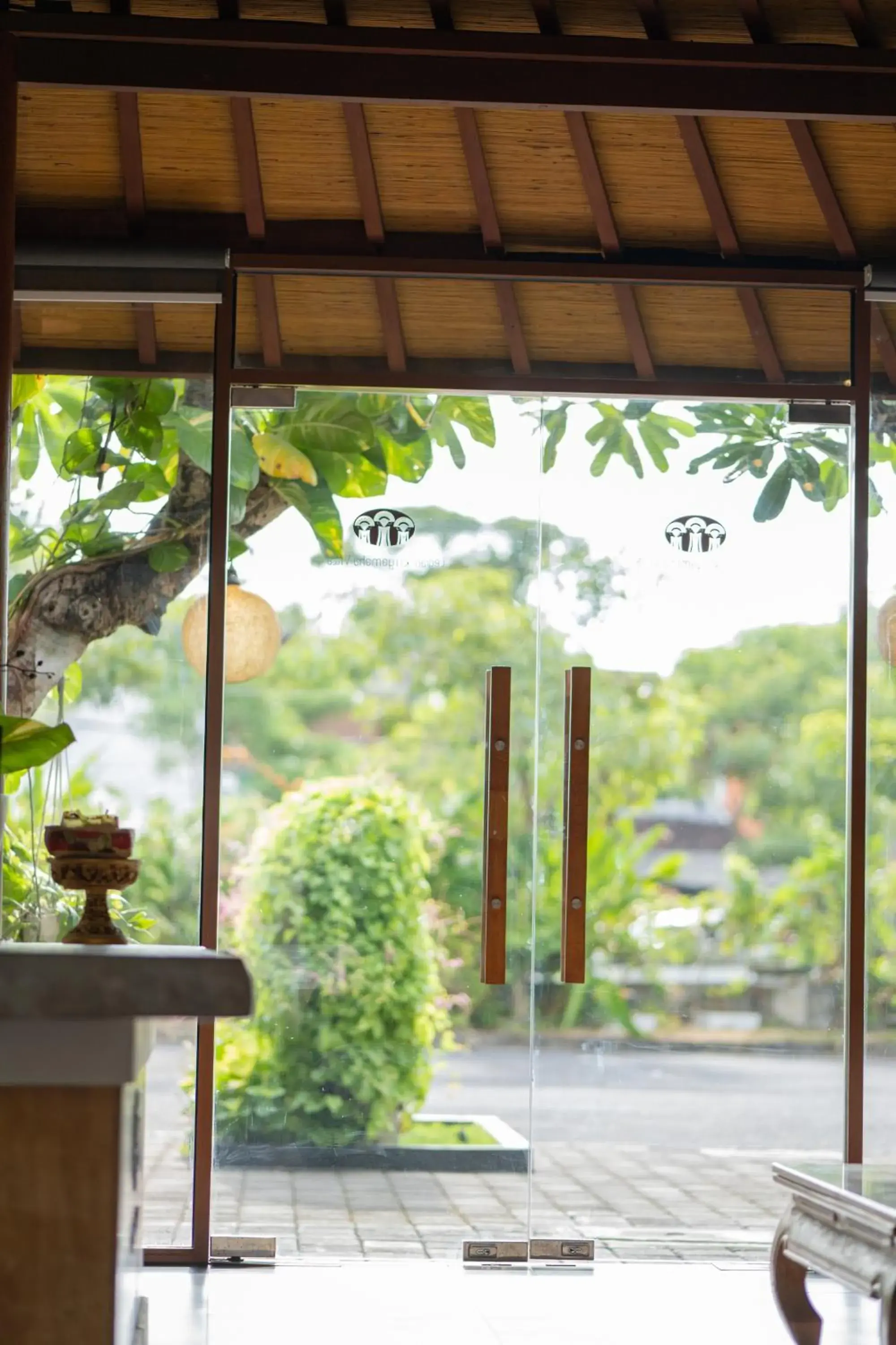 Lobby or reception in Seminyak Sanctuary Villa by Ini Vie Hospitality