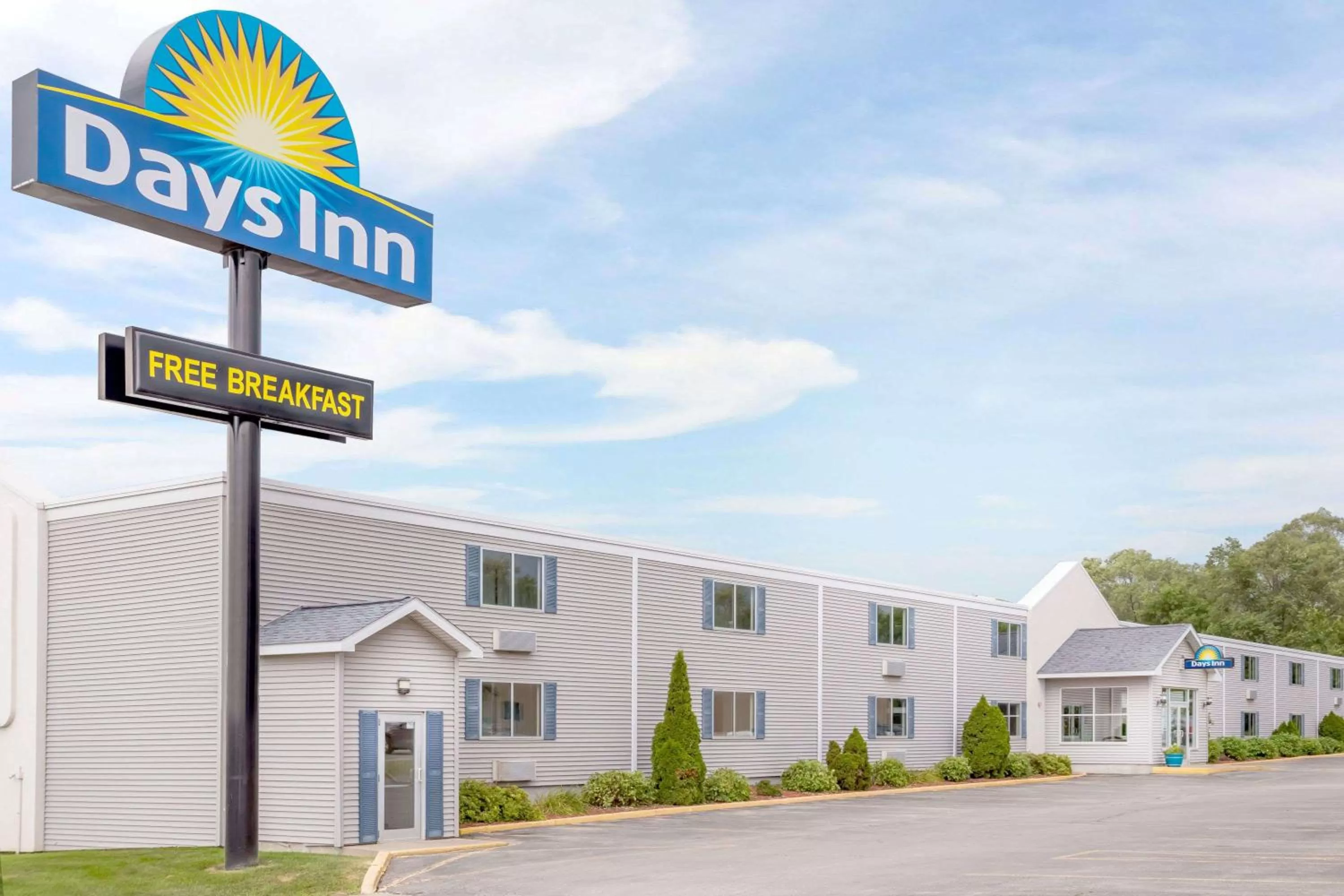Property building in Days Inn by Wyndham Cedar Falls- University Plaza