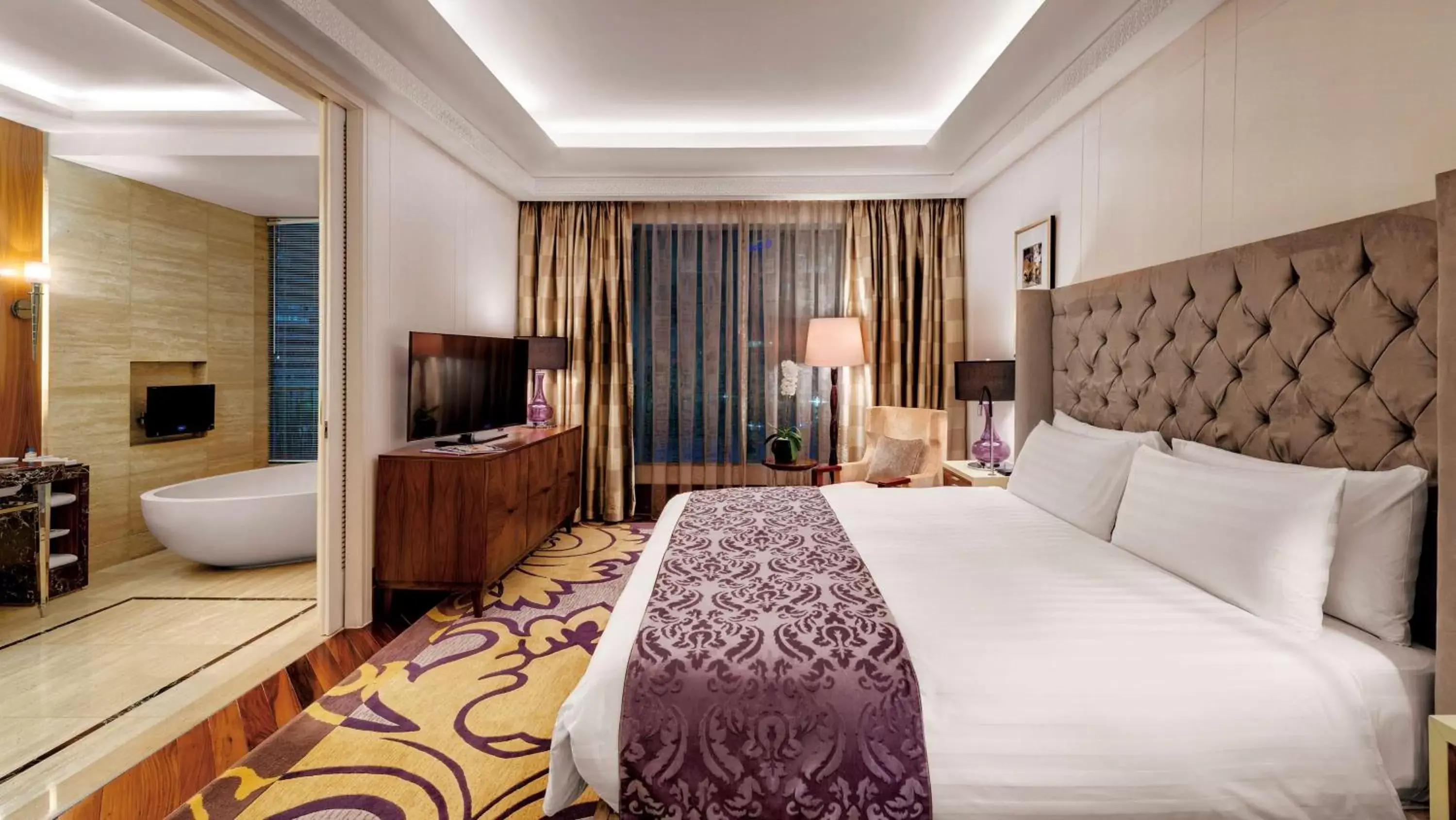 Bedroom, Bed in Hotel Indonesia Kempinski Jakarta