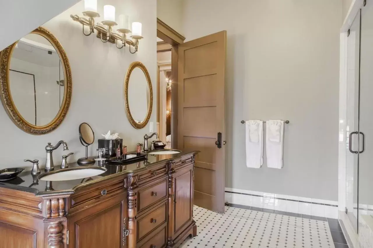 Bathroom in Patterson Inn