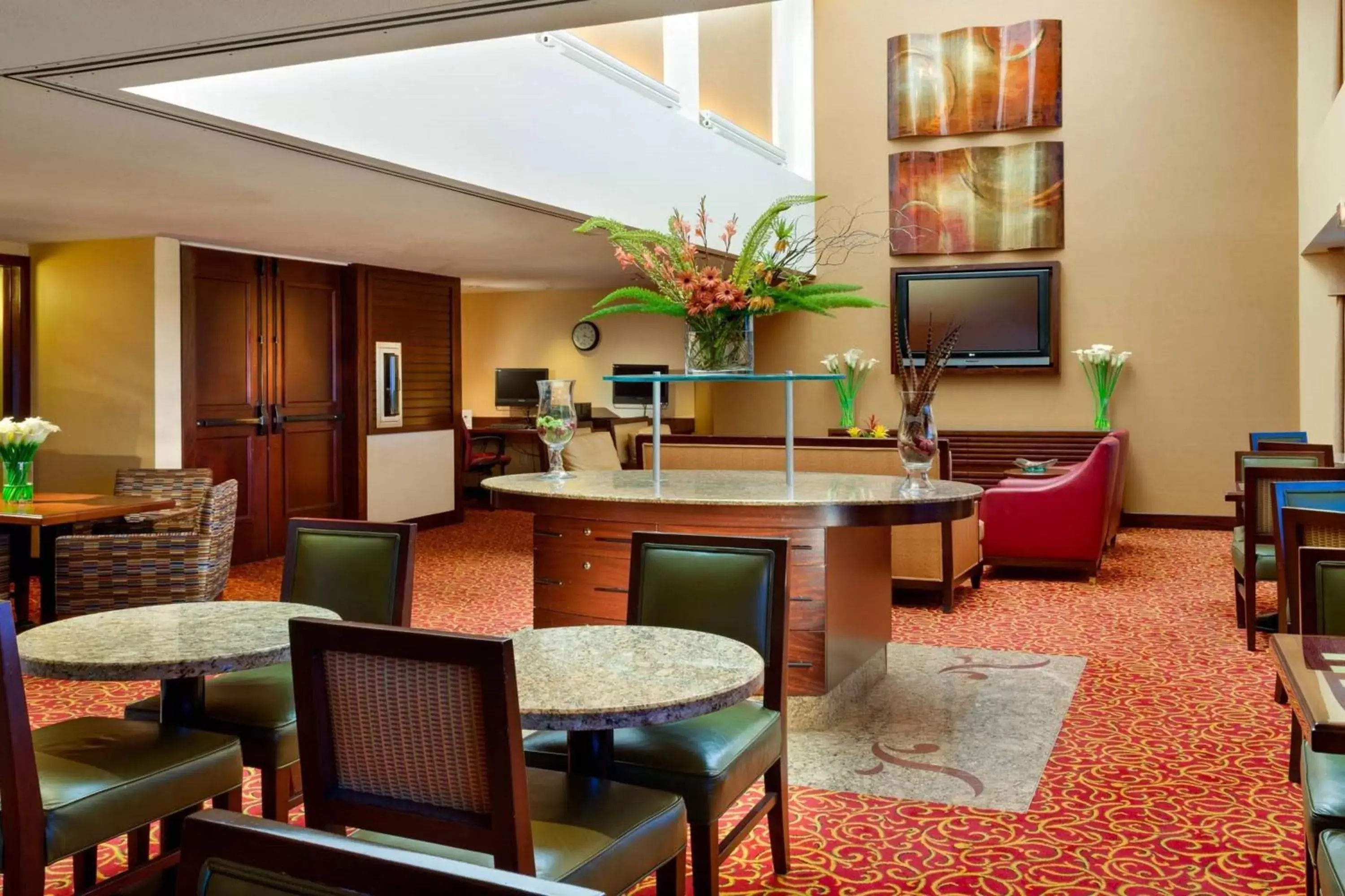 Lounge or bar, Seating Area in Sacramento Marriott Rancho Cordova