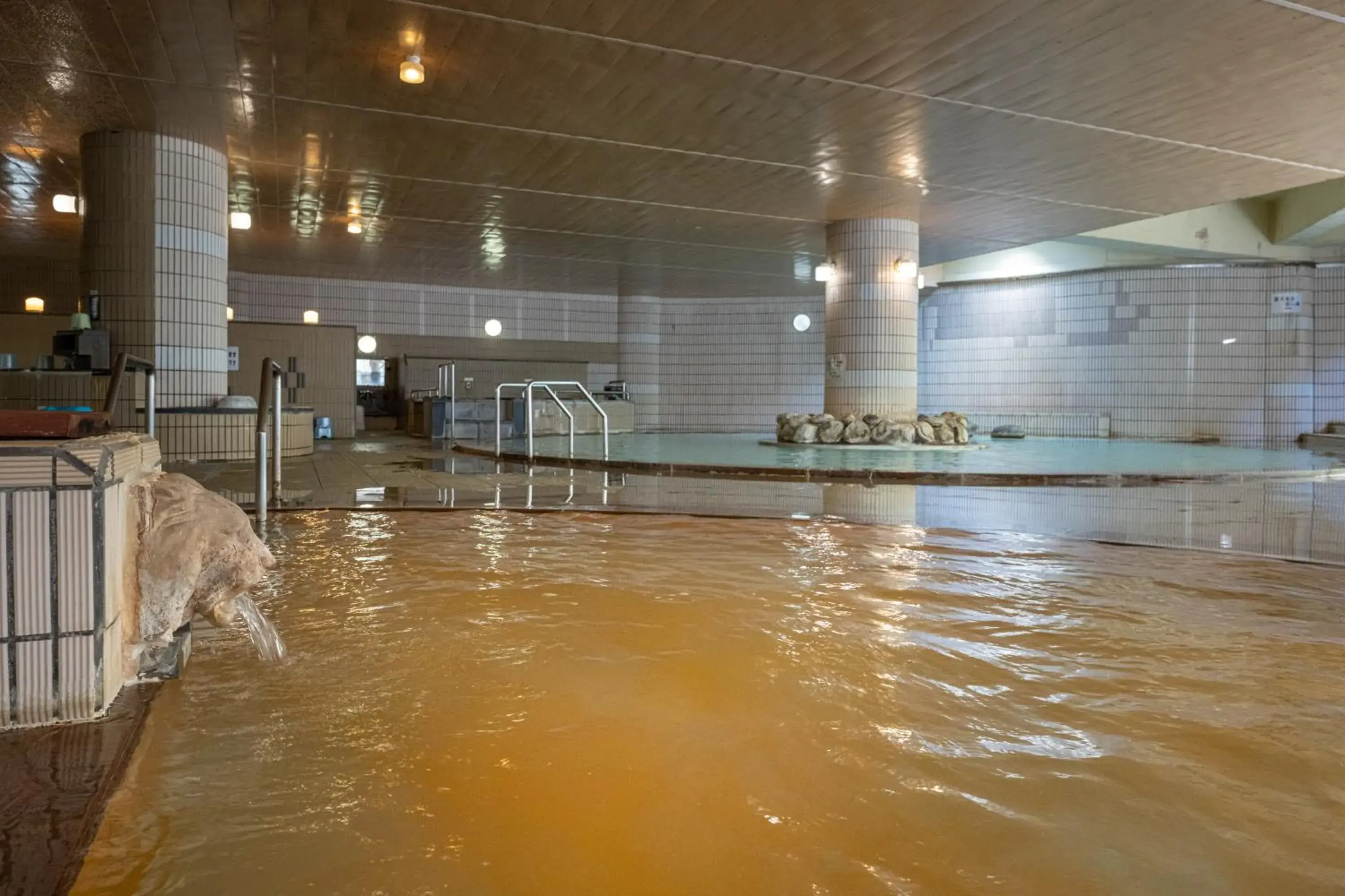 Hot Spring Bath, Swimming Pool in Kirishima Kokusai Hotel