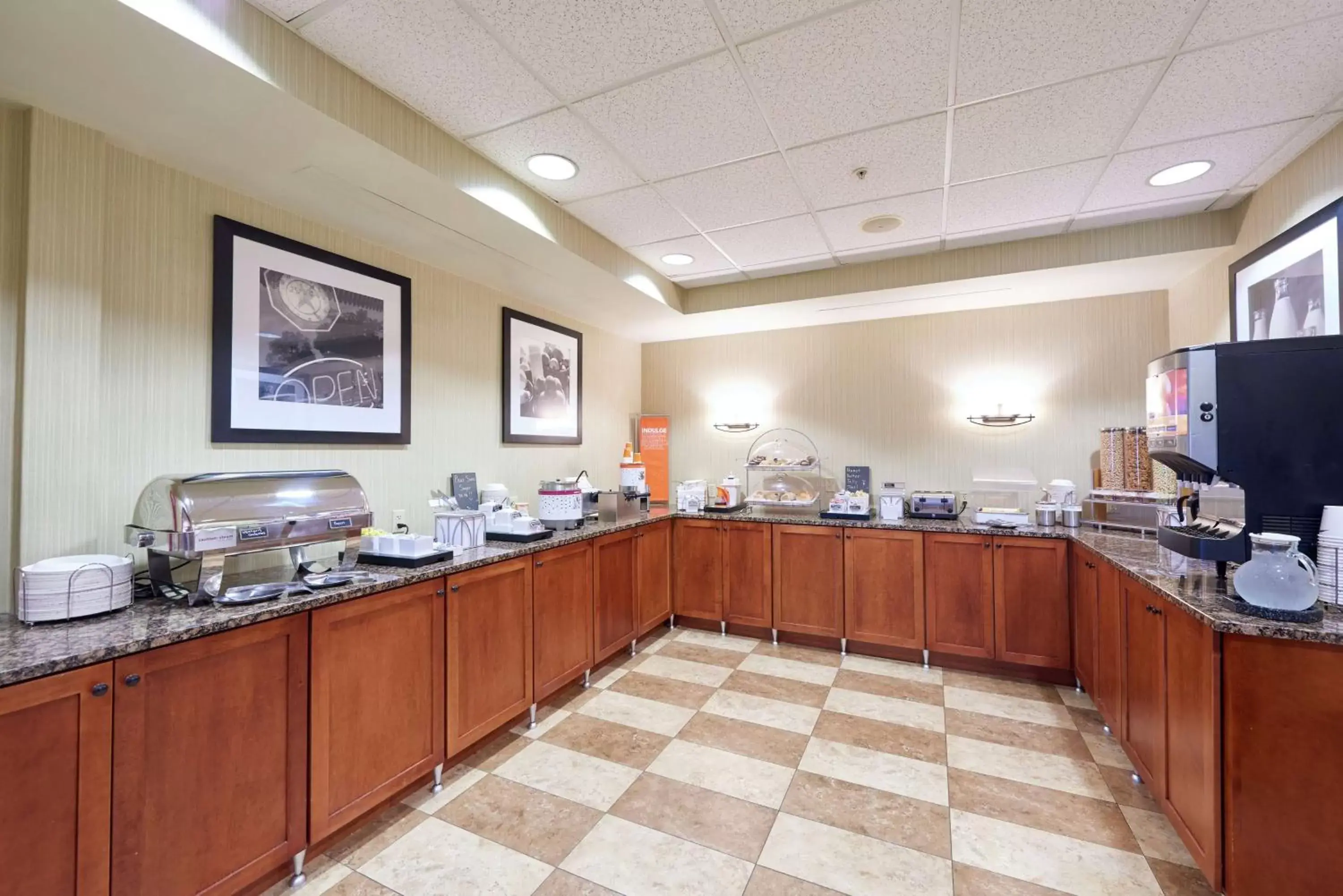 Dining area, Restaurant/Places to Eat in Hampton Inn Massillon