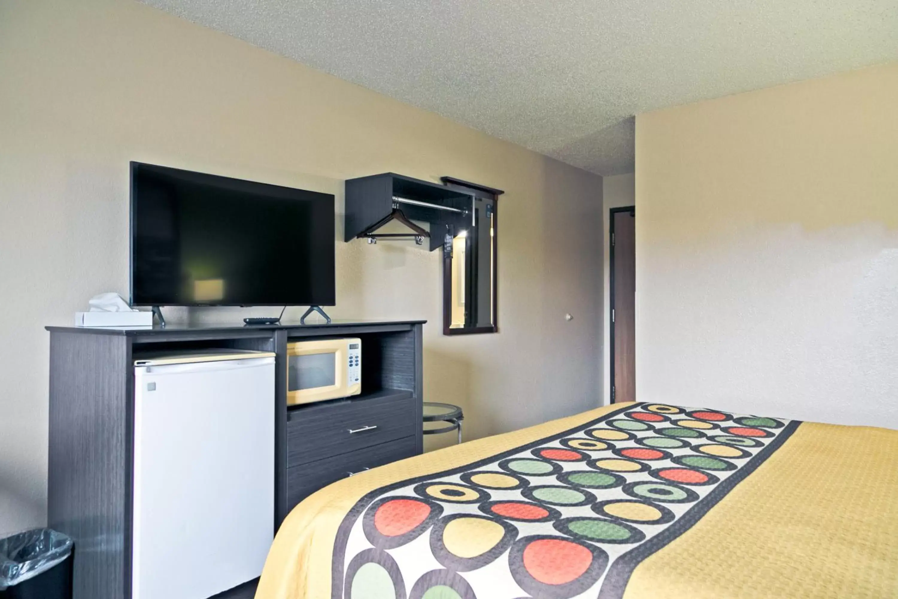 TV and multimedia, TV/Entertainment Center in Super 8 by Wyndham Augusta/Ft Gordon Area