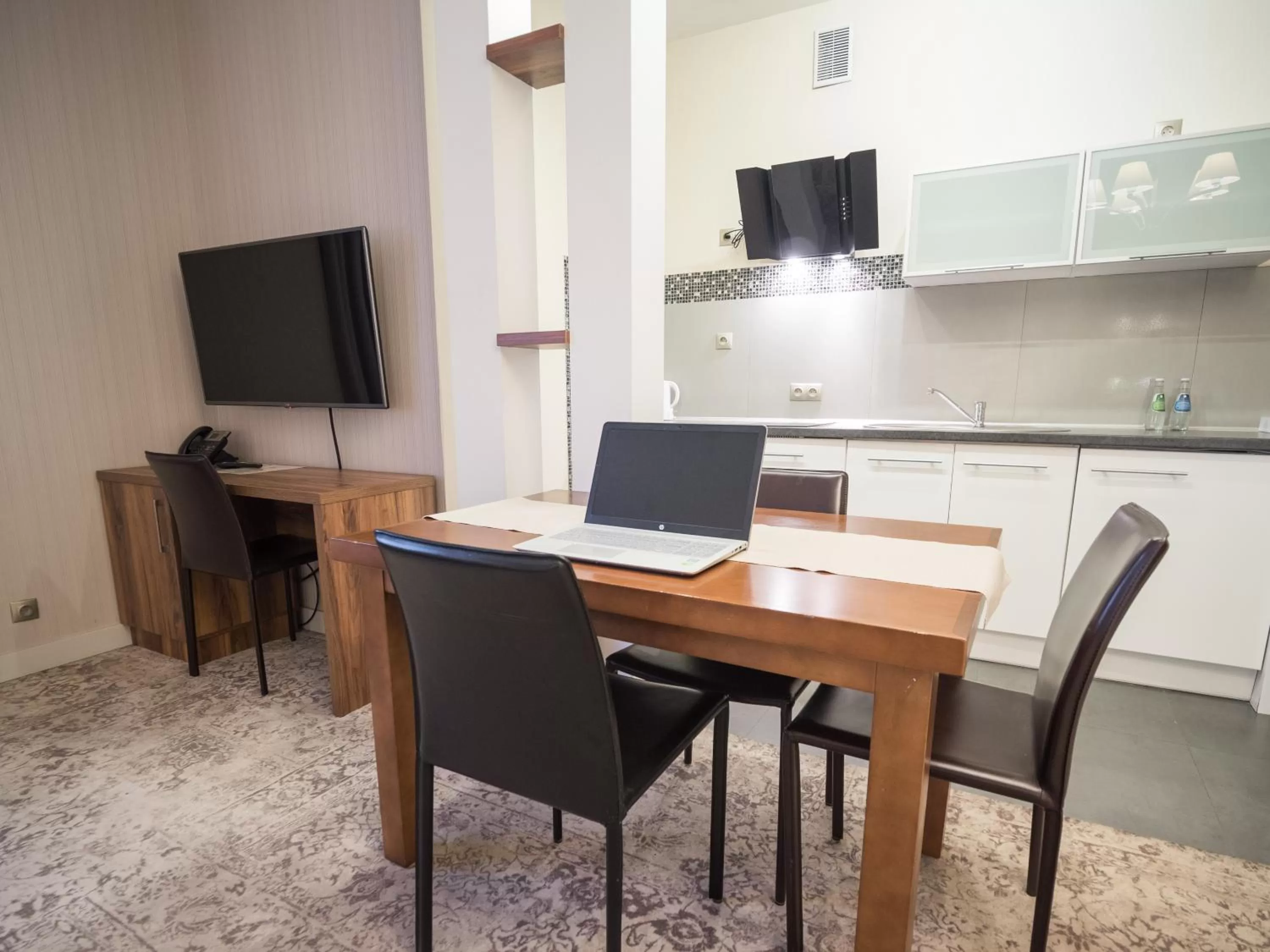 TV and multimedia in Hotel Miodowa