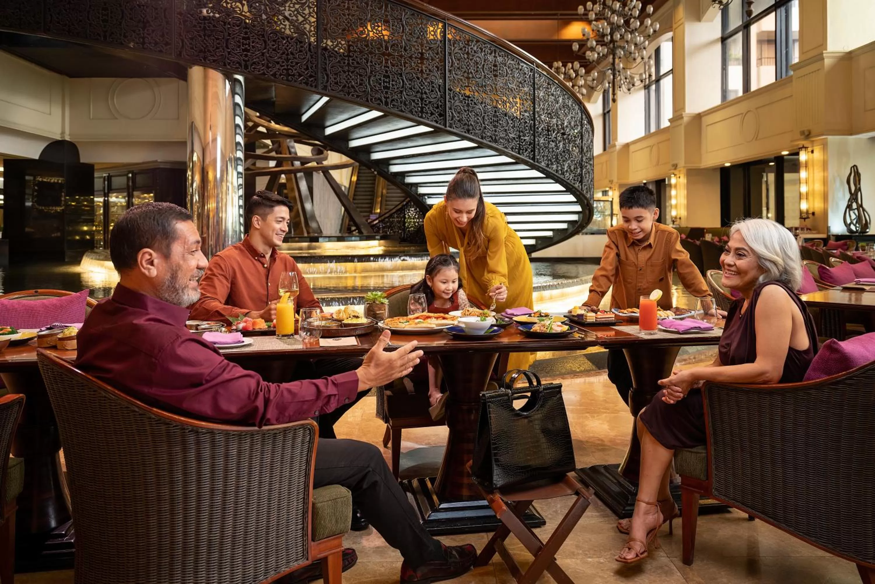 Restaurant/places to eat in Sofitel Philippine Plaza Manila