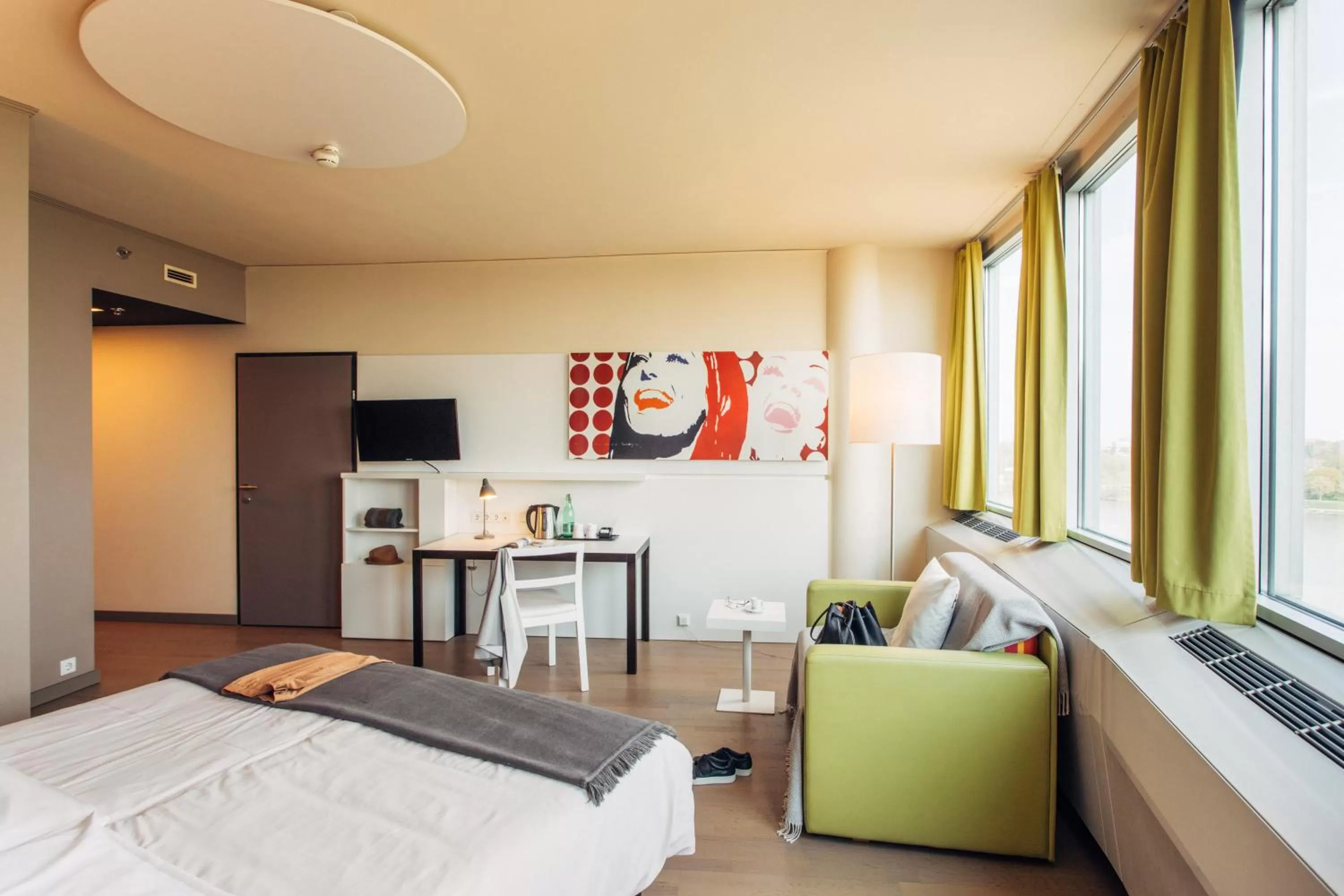 TV and multimedia, Bed in harry's home Wien hotel & apartments